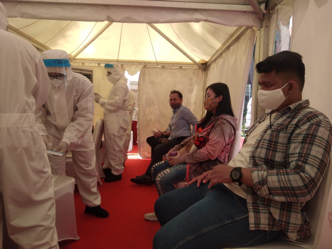 BIN kembali menggelar swab test massal di Direktorat Jenderal Imigrasi Kementerian Hukum dan HAM. 