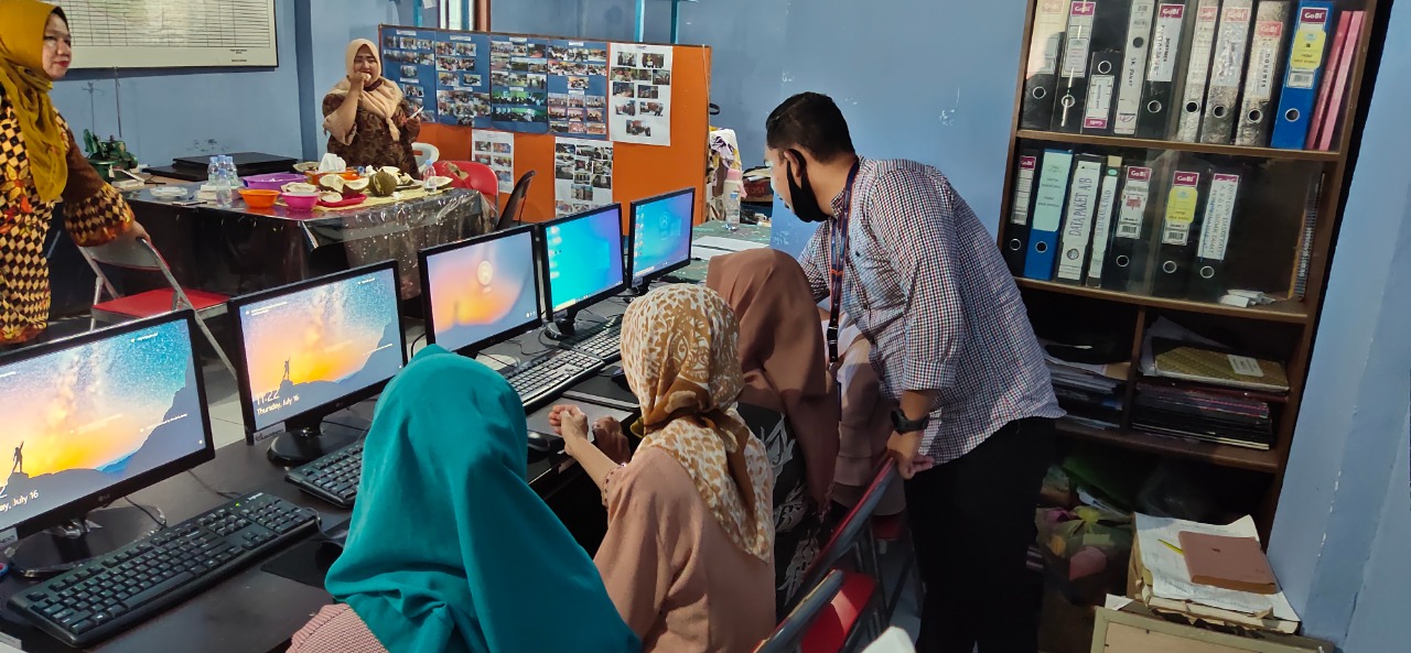  Askrindo memberikan bantuan ke beberapa PKBM di daerah perbatasan negara Indonesia–Malaysia di Propinsi Kalimantan Barat.