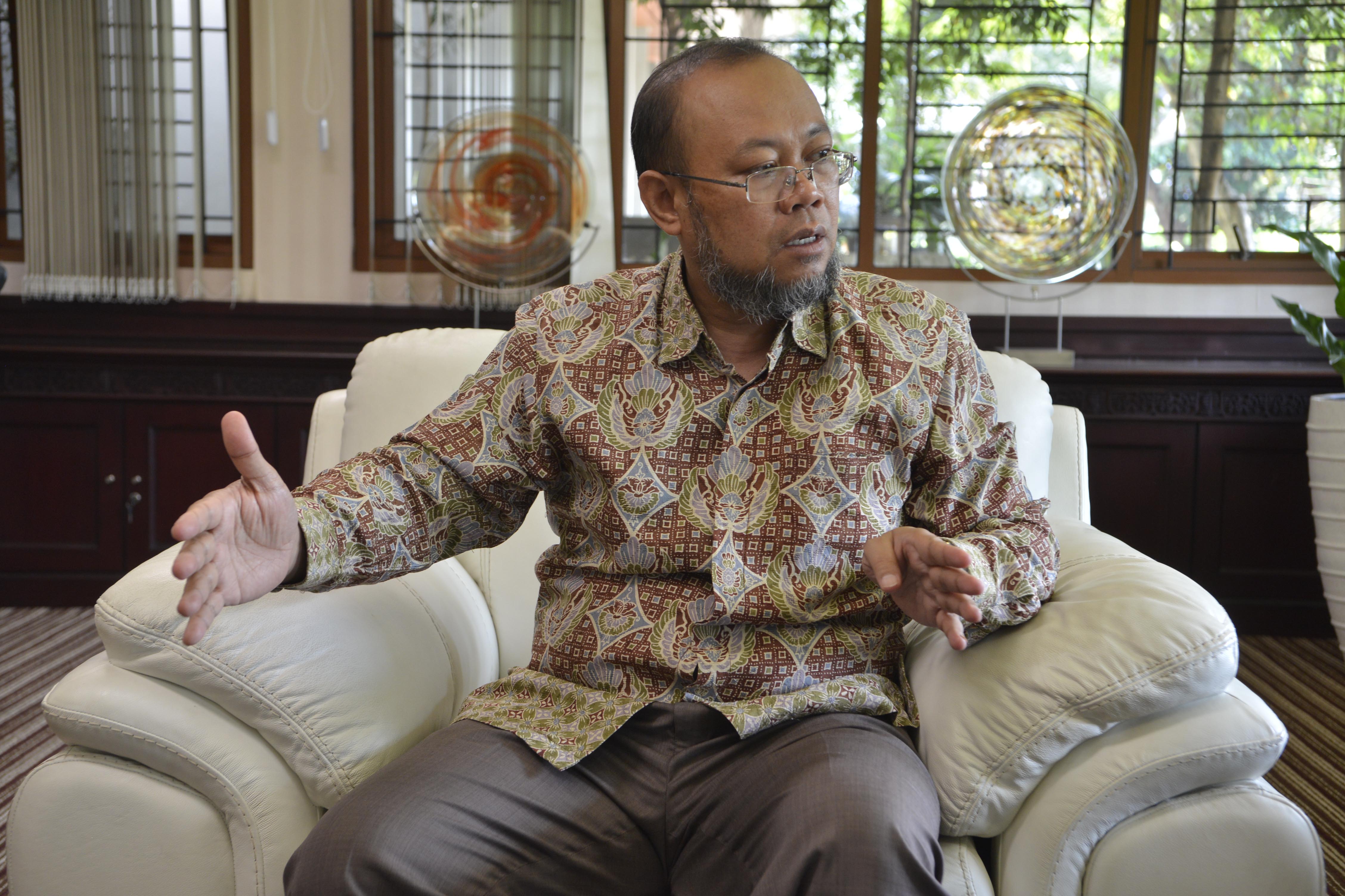 Rektor Universitas Terbuka Ojat Darojat