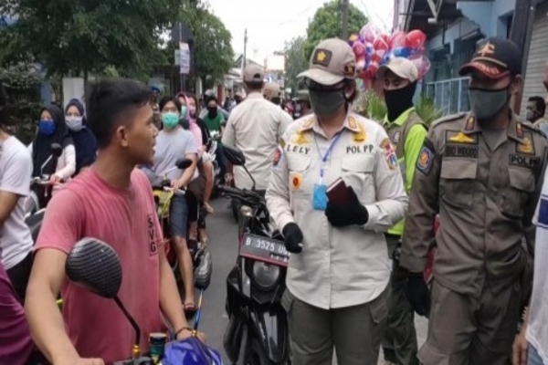  Ilustrasi -- Razia PSBB di Koja, Jakarta Utara, Rabu, 20 Mei 2020  