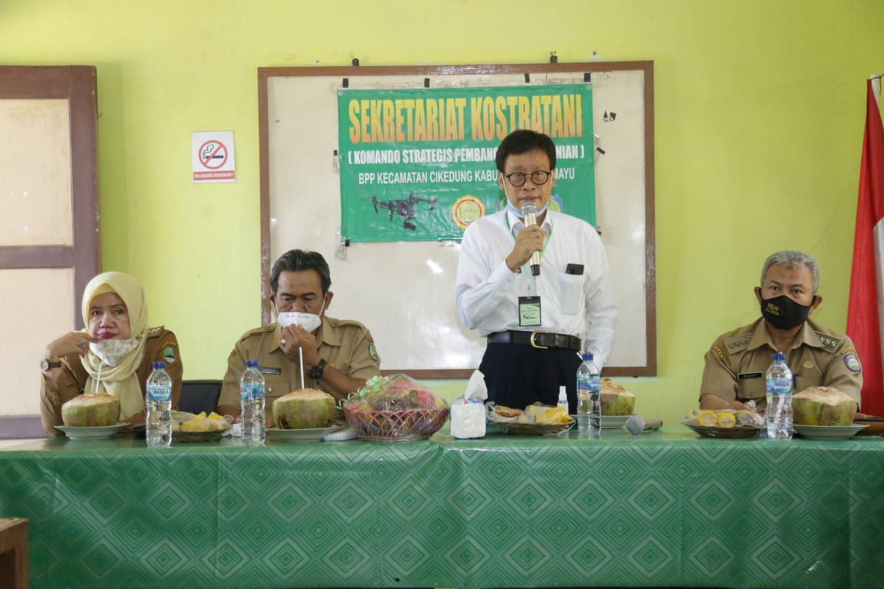 Kepala BPPSDMP Kementan Dedi Nursyamsi yang melakukan kunjungan kerja ke BPP Kostratani Cikedung, Indramayu. 