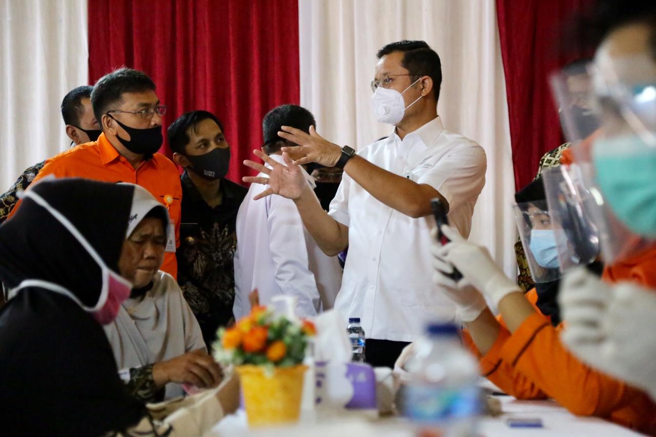 Mensos Juliari P Batubara.