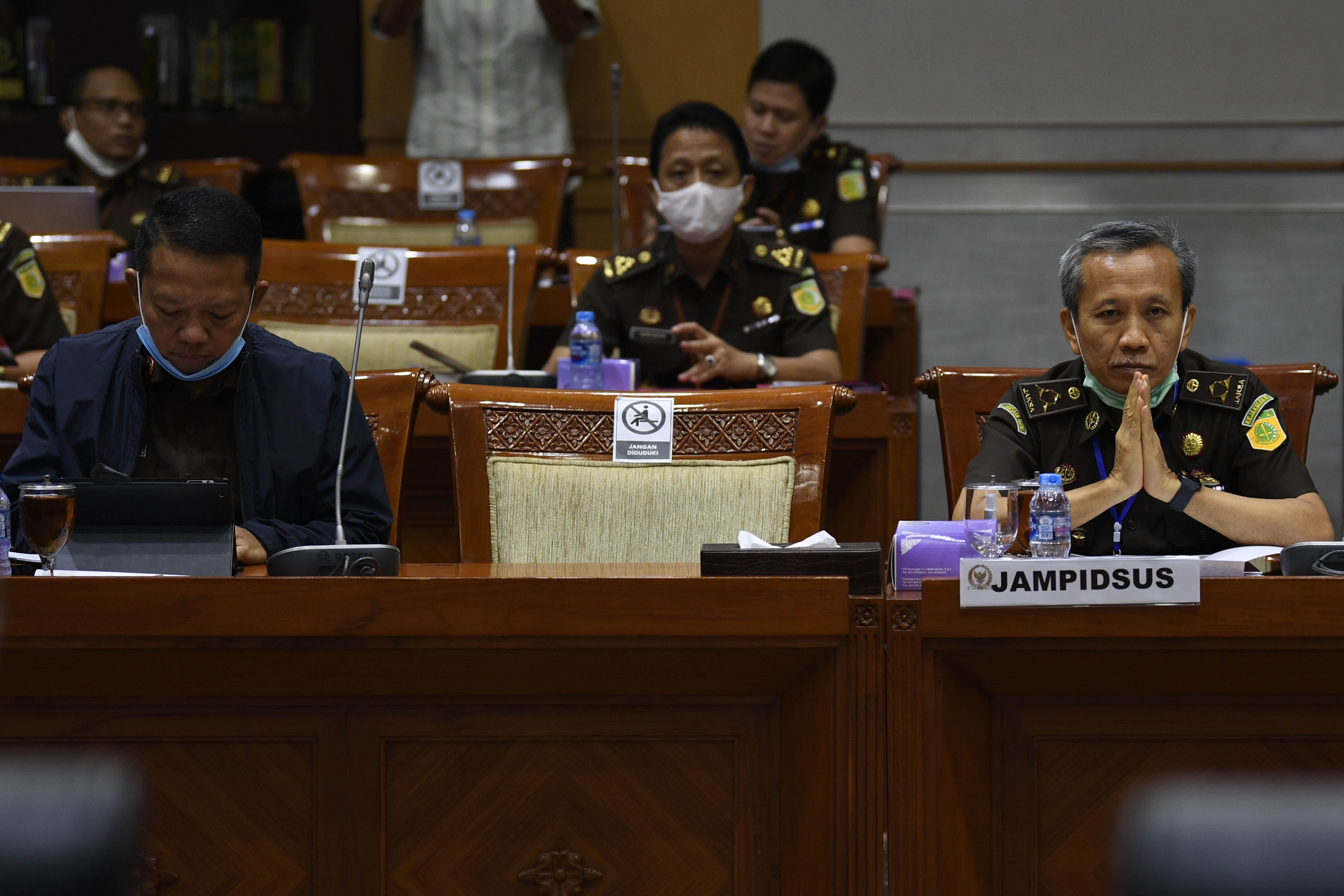 Direktur Penyidikan Kejagung Febrie Adriansyah (kiri) di Rapat Dengar Pendapat (RDP) di Kompleks Parlemen Senayan, Jakarta, Kamis (2/7/2020)