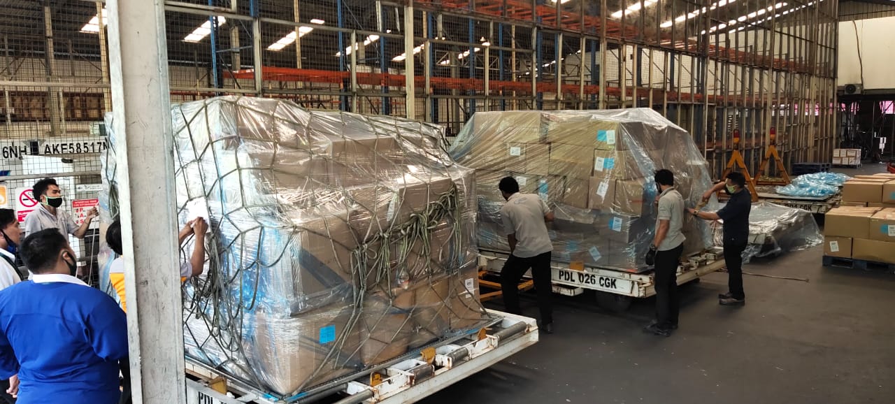 Pengiriman bantuan alat kesehatan ke Aceh oleh Satgas Penanganan Covid-19.