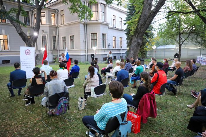 Pertemuan informal antara sejumlah pemuda Rusia dengan KBRI Moskow.