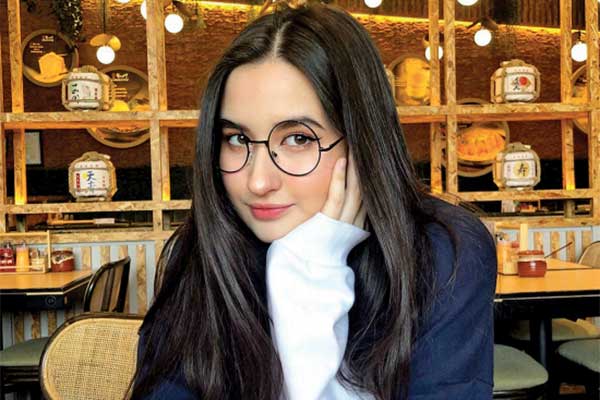 Penyanyi Stephanie Poetri