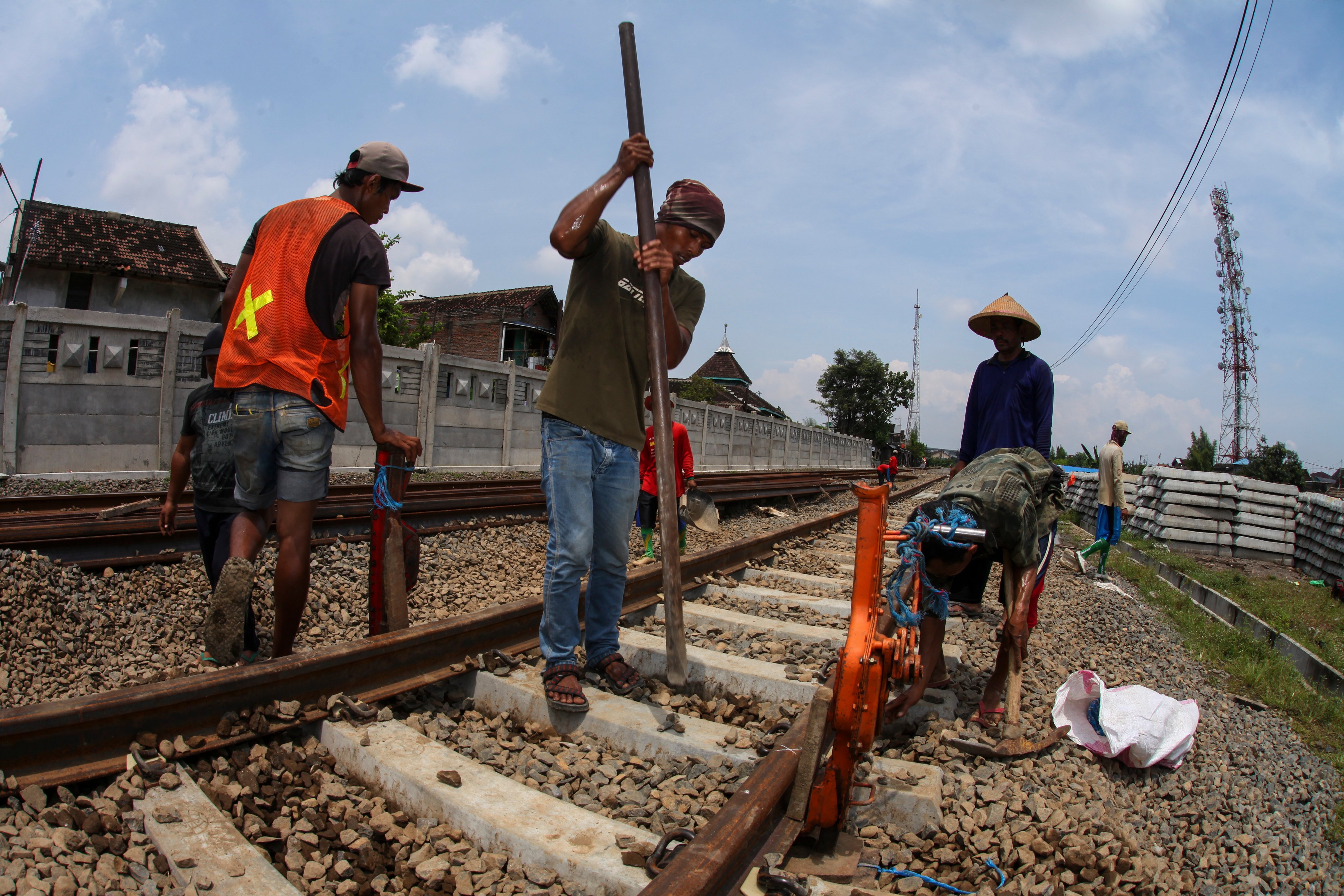 Pekerja proyek rel ganda