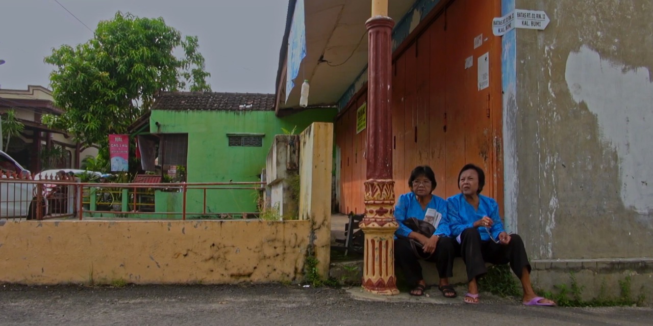 Salah sate adegan film You and I. 