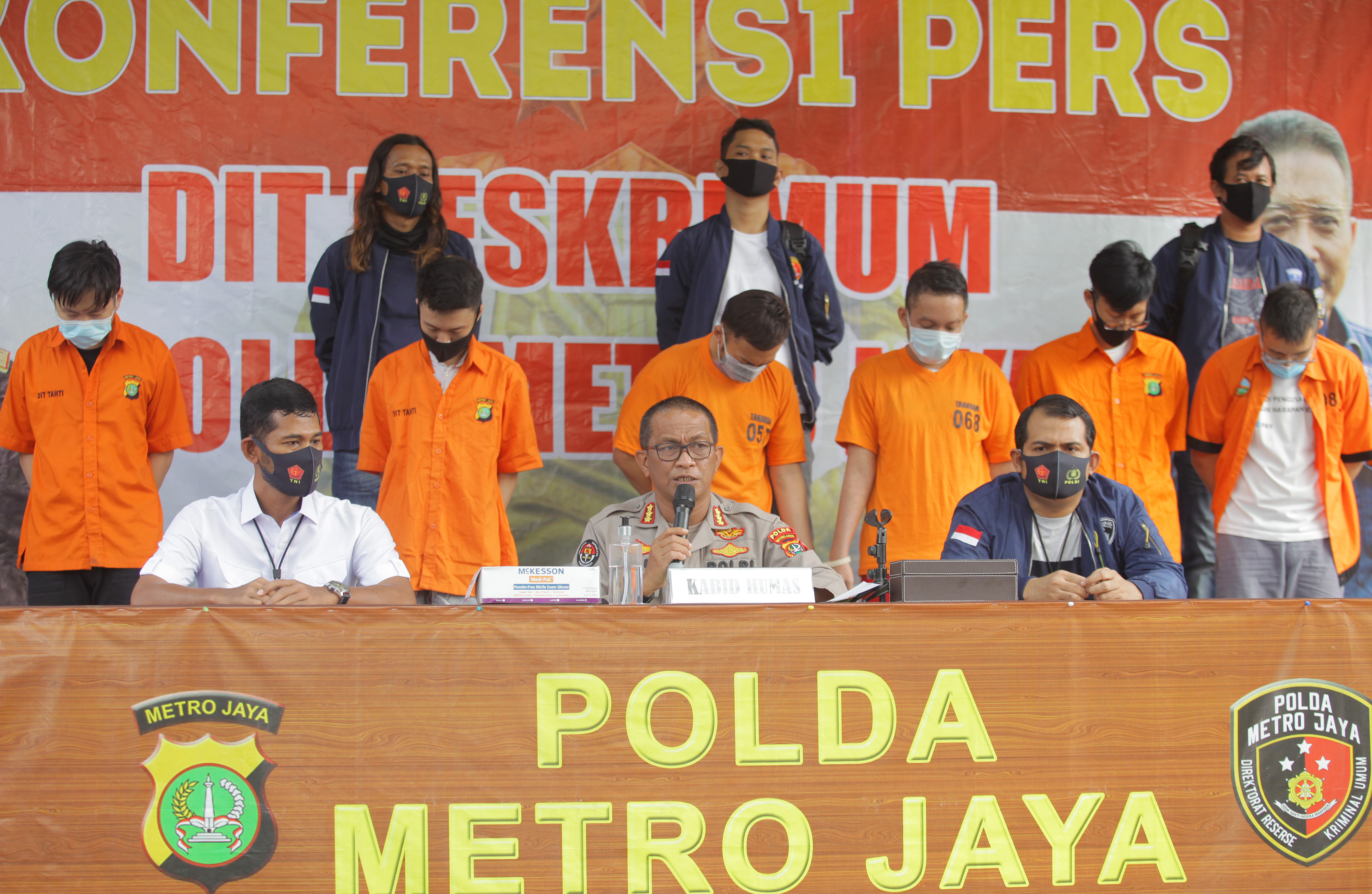 Jajaran Polda Metro Jaya saat merilis kasus pesta seks hubungan sesama jenis di Polda Metro Jaya, Jakarta, Rabu (2/9)