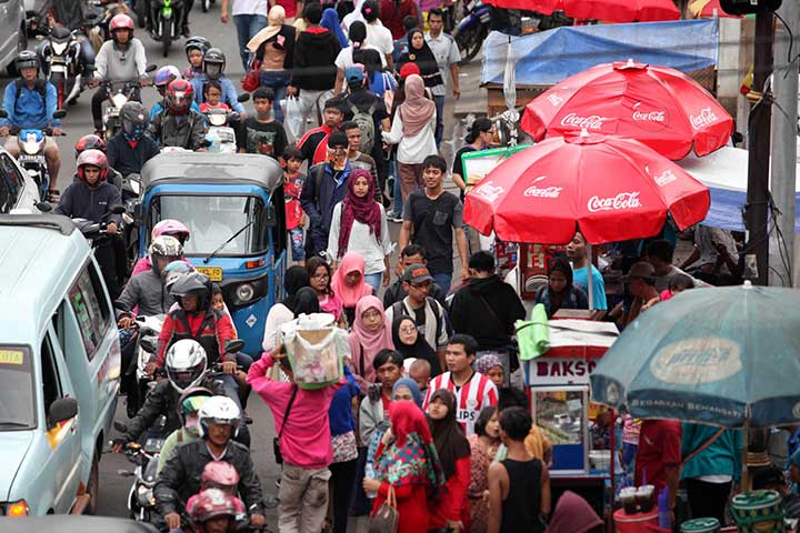 DKI Sebut Penempatan PKL di Trotoar tak Langgar Aturan