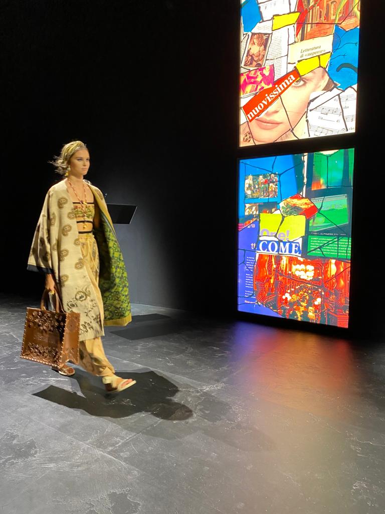 Kain Endek Bali menjadi bahan pilihan Christian Dior untuk koleksi Spring/Summer 2021.