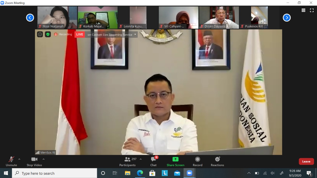 Menteri Sosial Juliari P Batubara memberikan keynote speech. 