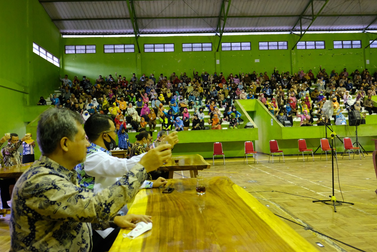 Kegiatan Jumat Minum Kopi massal di Temanggung digiatkan lagi setelah vakum enam bulan selama pandemik.