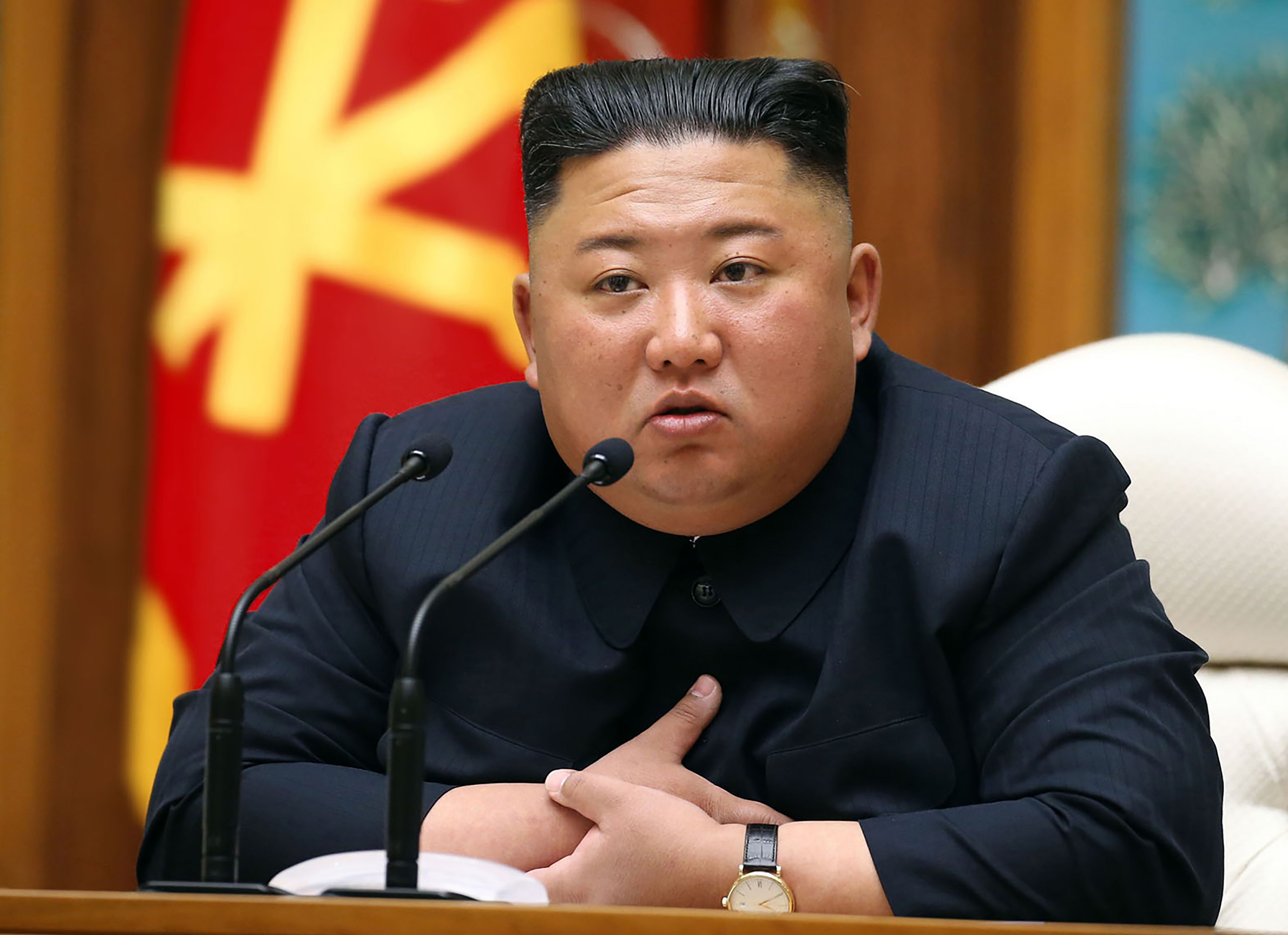 Pemimpin Korea Utara Kim Jong-un saat berbicara dalam suatu pertemuan.