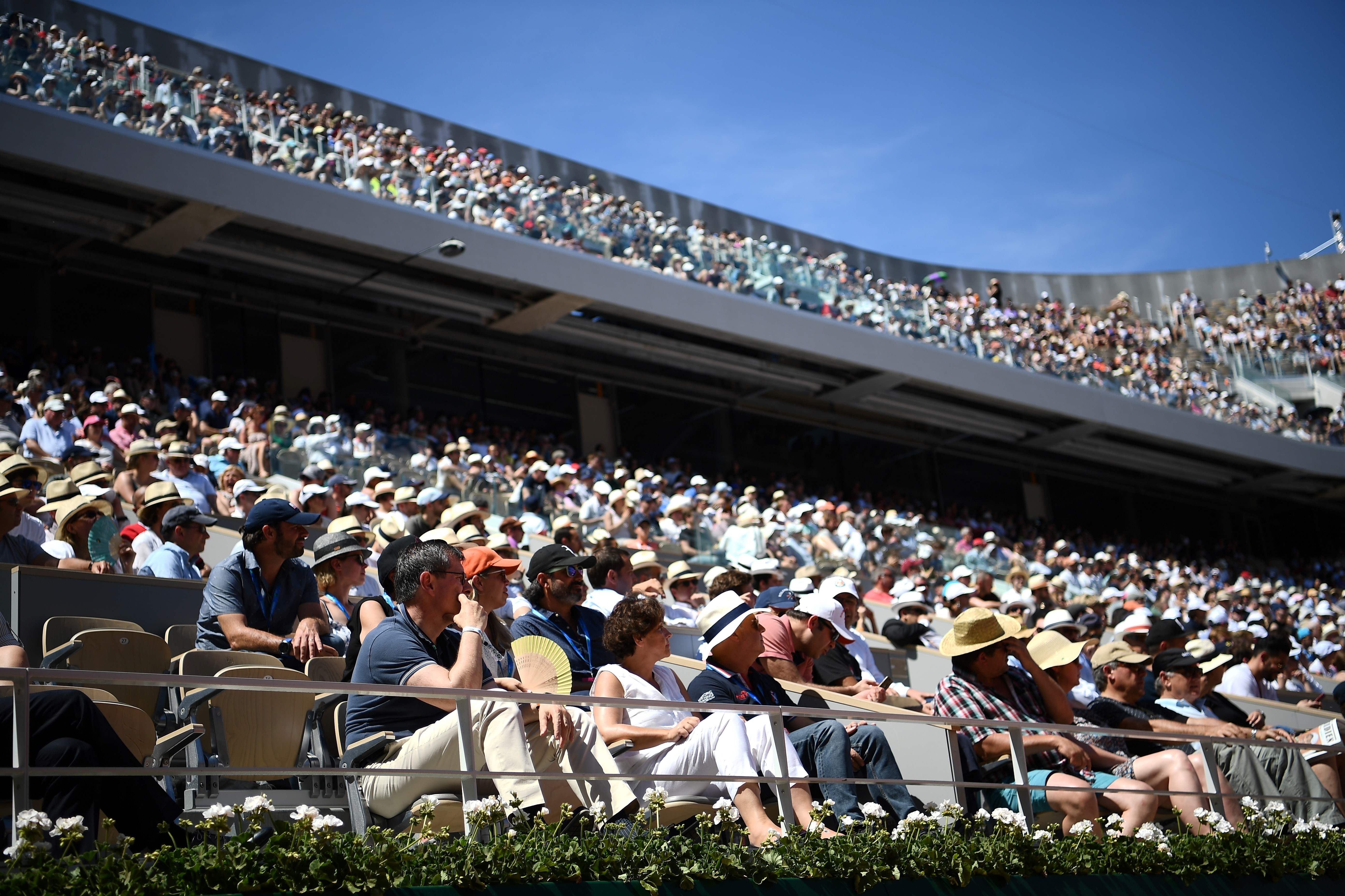 Penonton memadati Roland Garros untuk menonton Prancis Terbuka pada 2019 lalu.