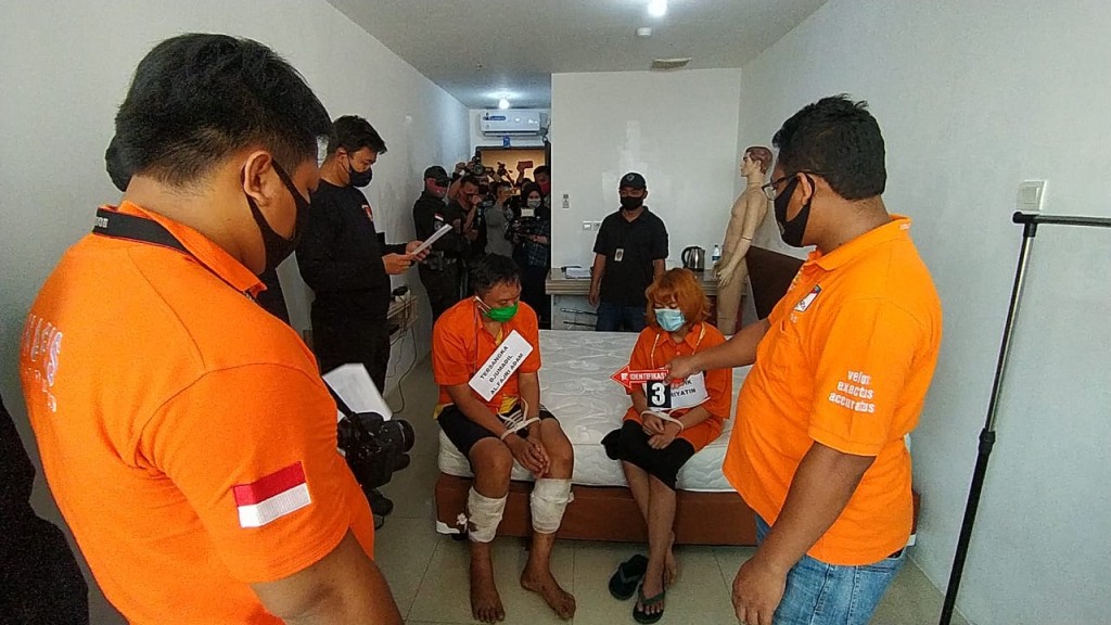 Rekonstruksi pembunuhan dan mutilasi jasad di Kalibata City, Jakarta Selatan.