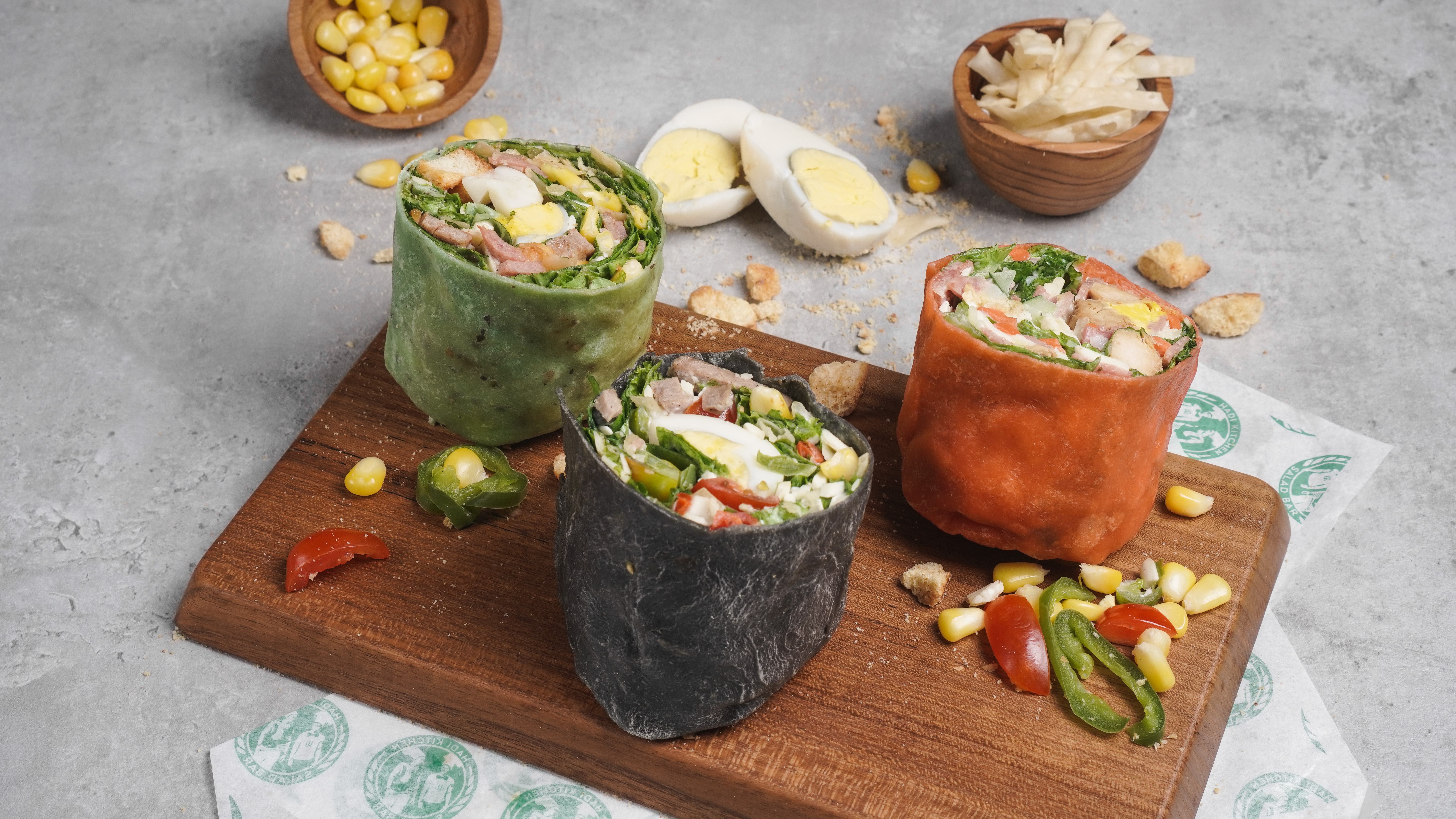 SALAD selama ini terstigma sebagai makanan sehat yang hanya penuh dengan sayuran dan hambar. 