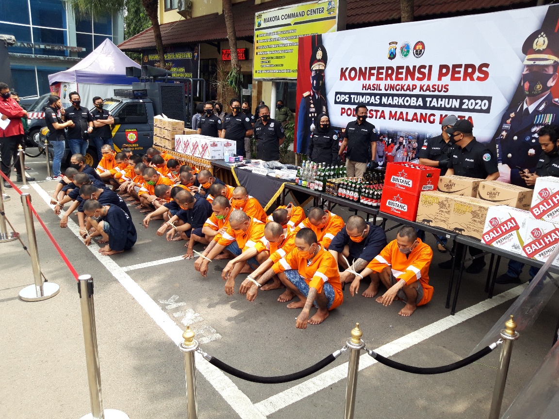 Polresta Malang memaparkan hasil giat operasi sikat narkoba selama 12 hari, di halaman Mapolresta Malang, Rabu (9/9)