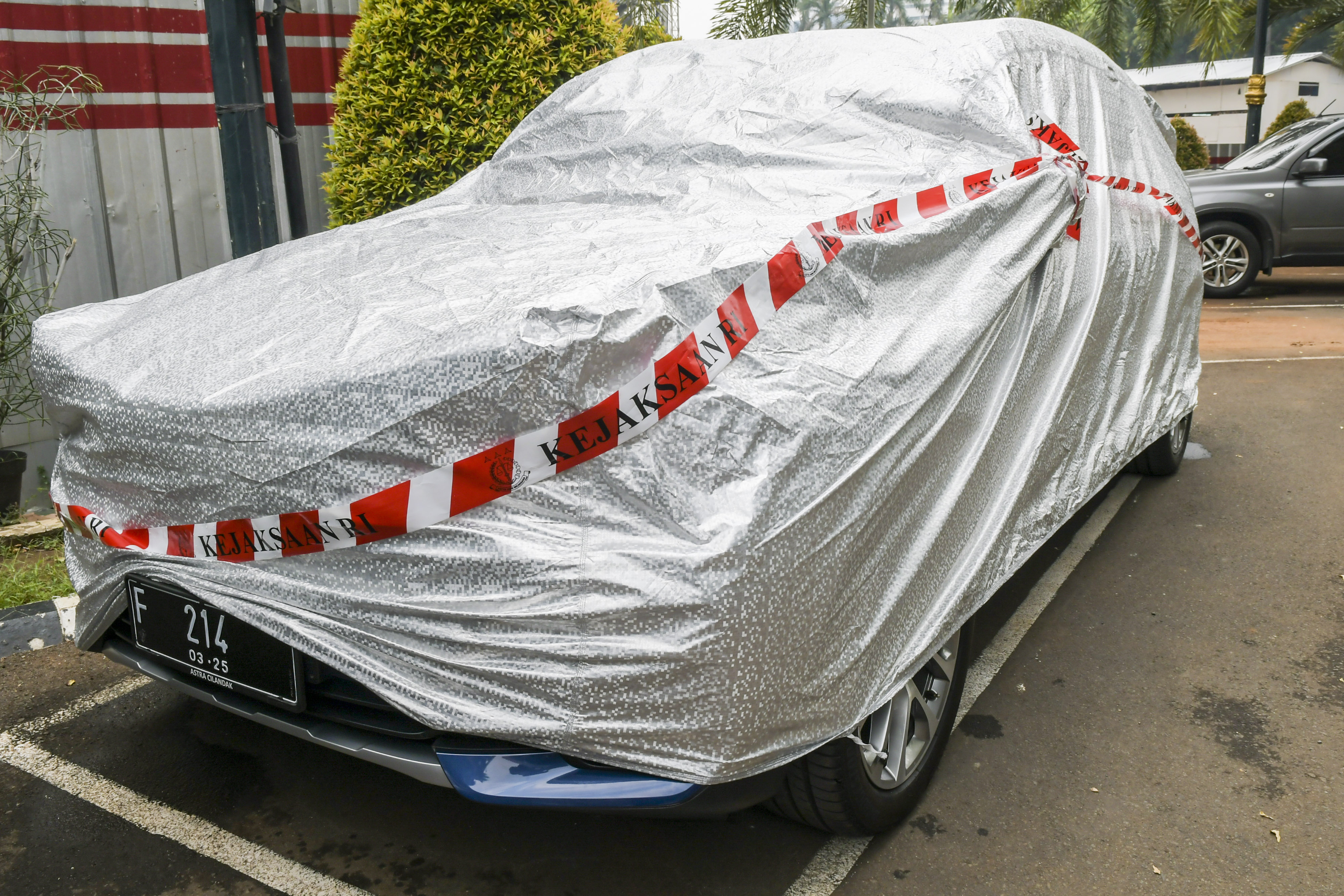 Kejagung menyita sejumlah barang bukti milik tersangka Pinangki Sirna Malasari salah satunya mobil mewah jenis BMW SUV X 5.