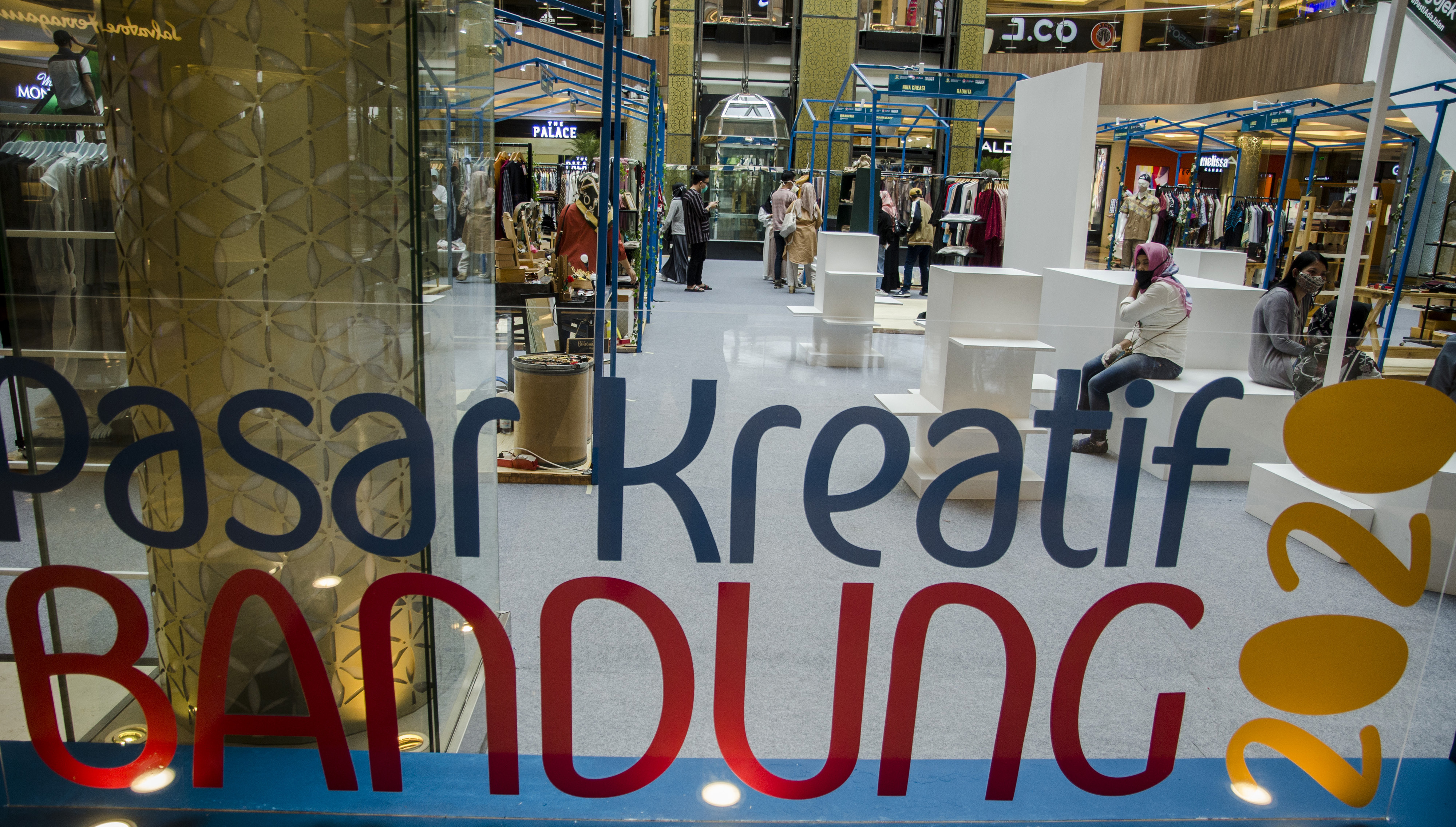 propduk kreatif Indonesia hasil UMKM dipamerkan di Pasar Kreatif bandung