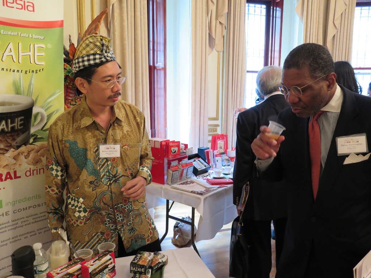 Pameran produk makanan dan minuman di luar negeri. 