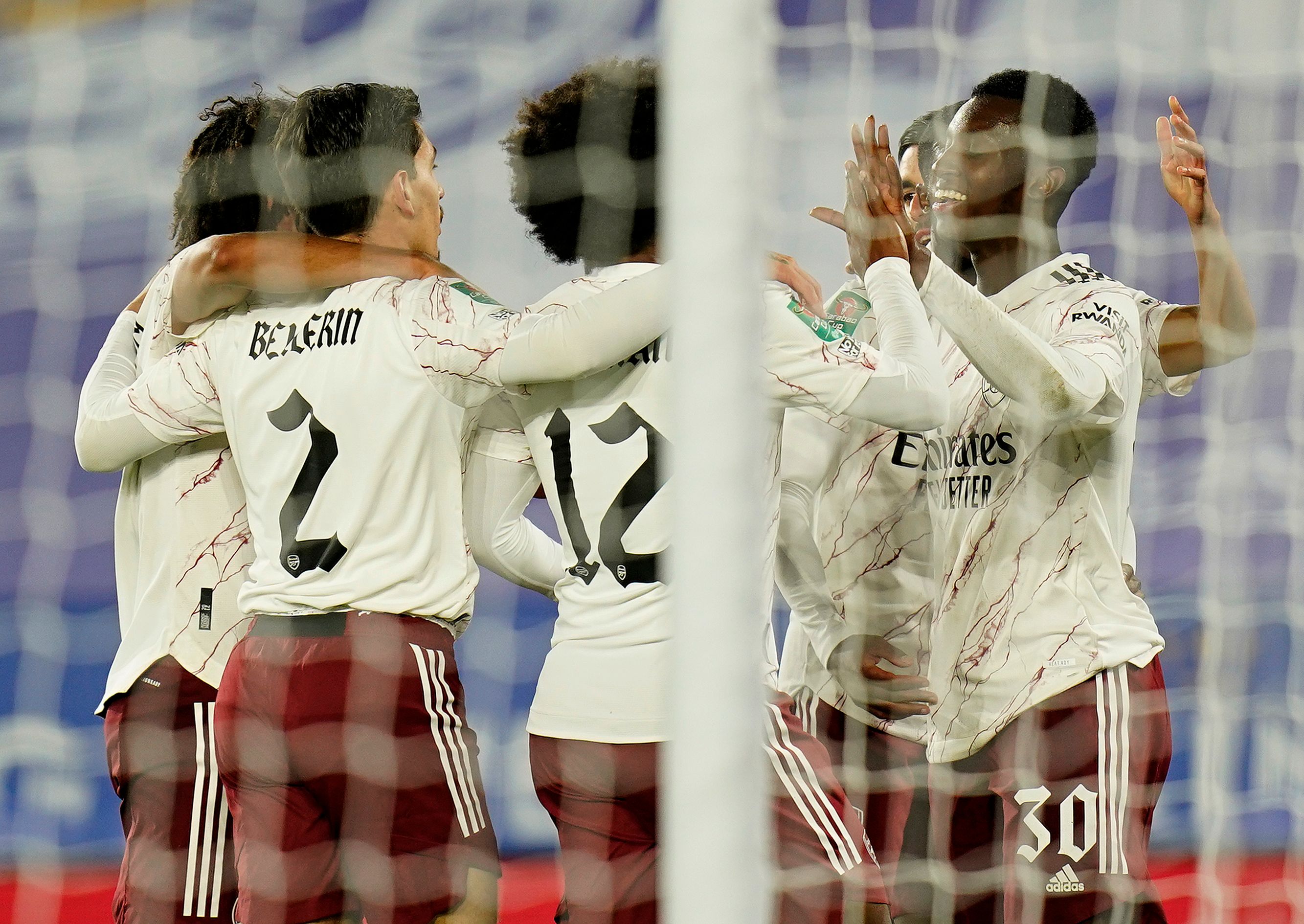 Para pemain Arsenal melakukan selebrasi usai mencetak gol ke gawang Leicester di laga Piala Liga.