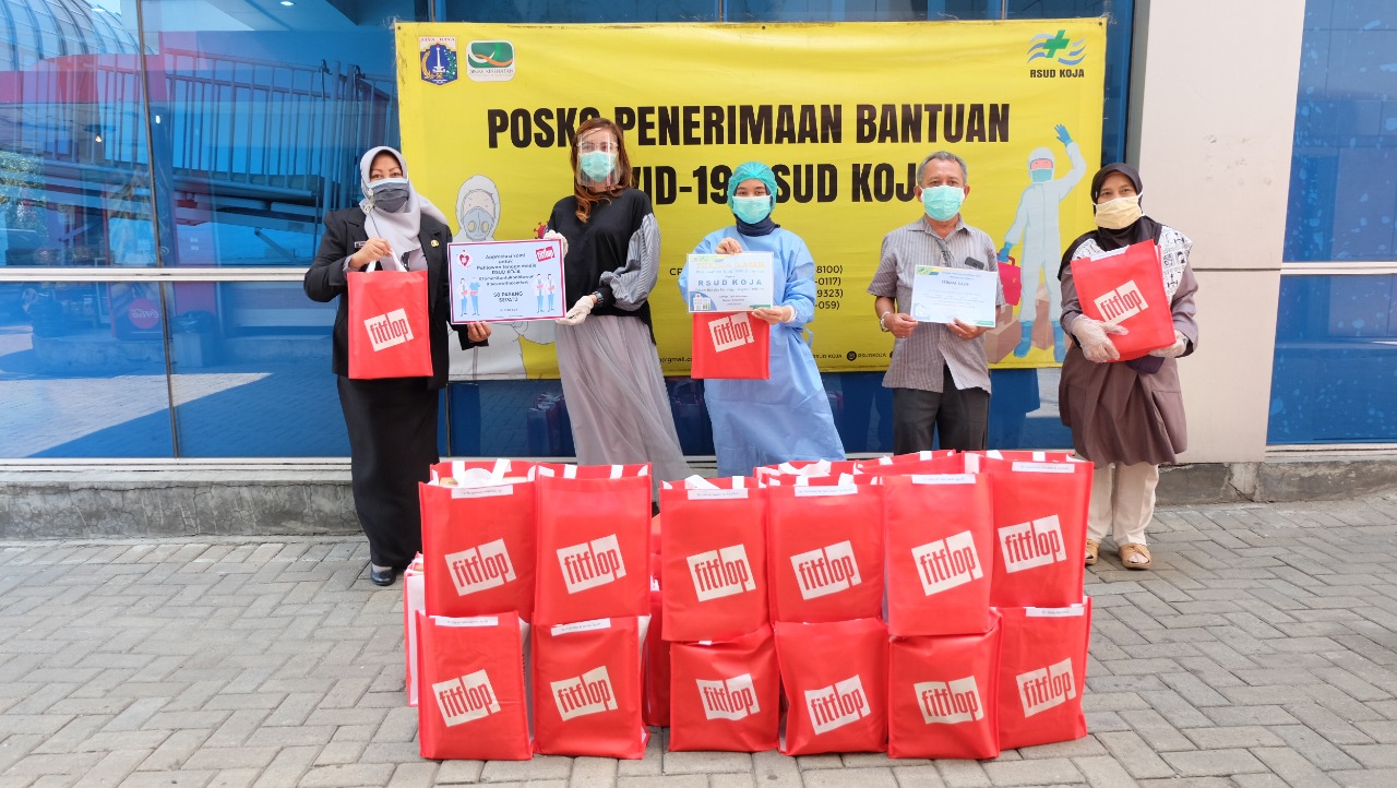 Donasi FitFlop Indonesia untuk tenaga medis di RSUD Koja