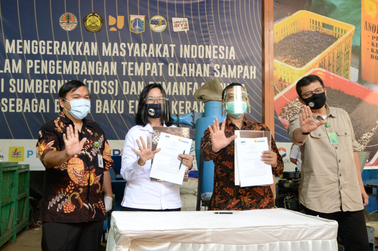 Gerakan mengajak masyarakat mengelola sampah.