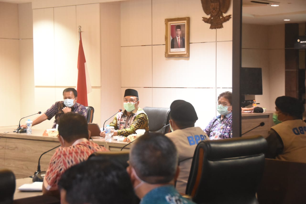Gubernur Babel Erzaldi Rosman menggelar rapat koordinasi upaya penanganan dan pencegahan Covid-19 di wilayah Babel.