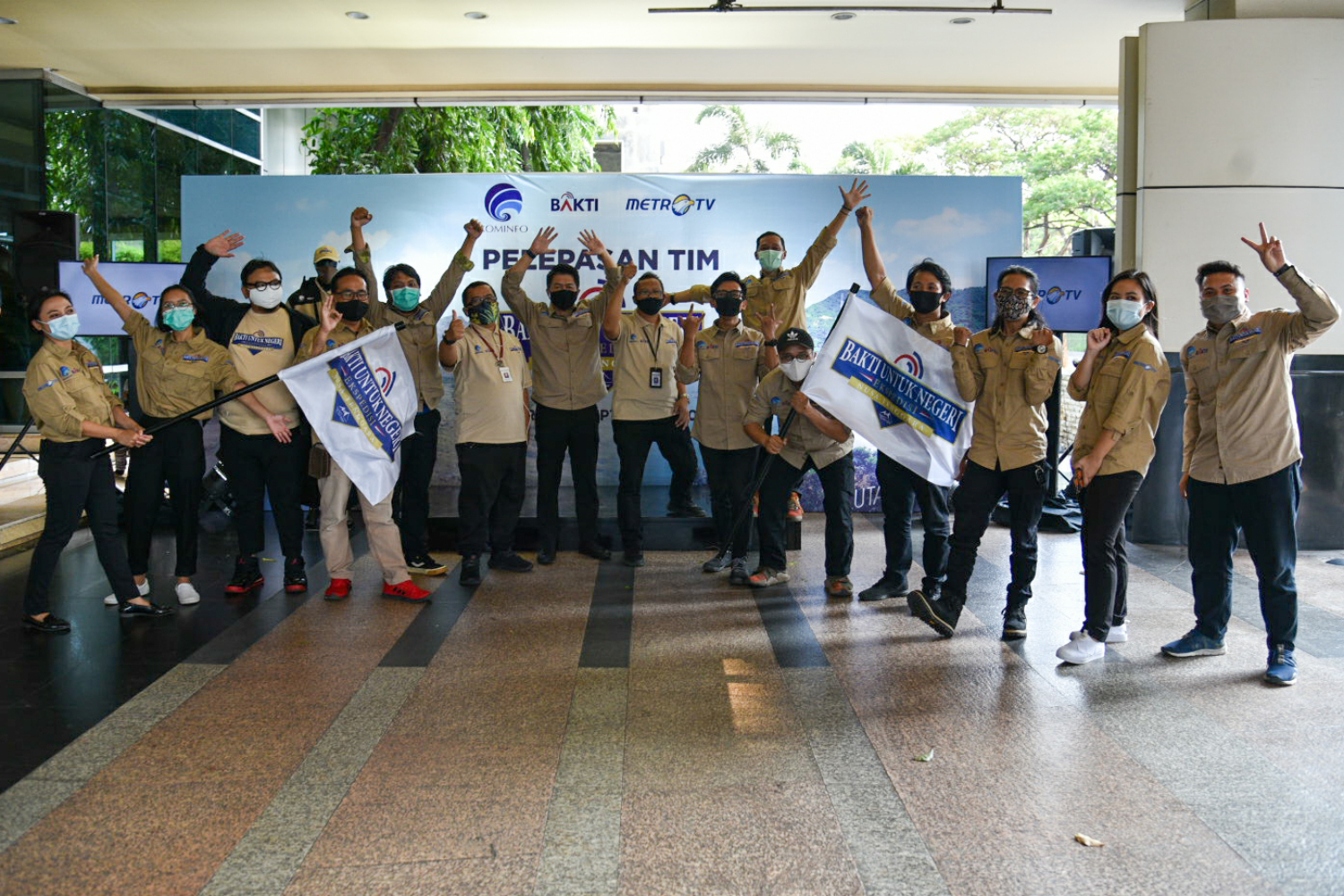 Pelepasan karyawan Media Group dalam ekspedisi 'Bakti untuk Negeri Ekspedisi Nusa Tenggara tahun 2020' di Lobby Gedung Metro TV, Kedoya. 