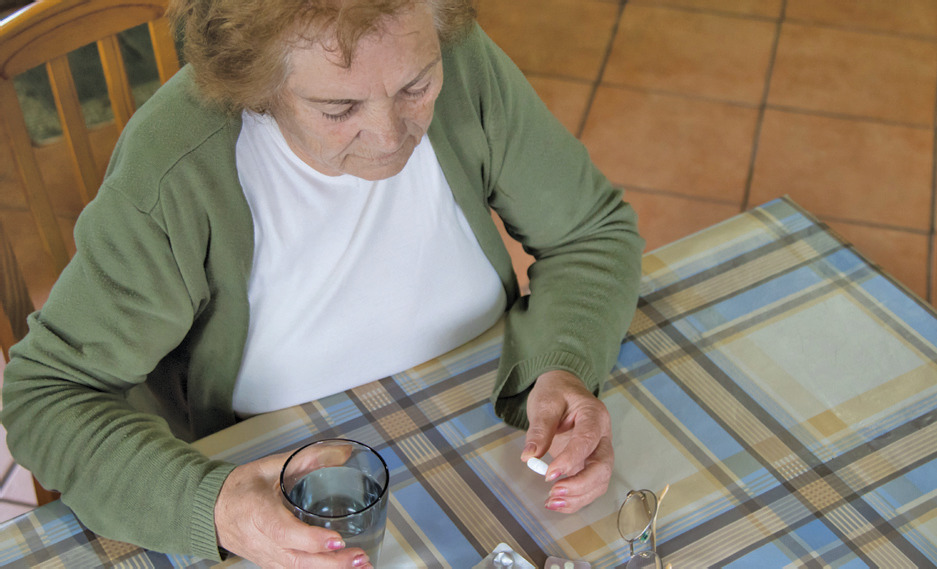 Ilustrasi Minum Obat.