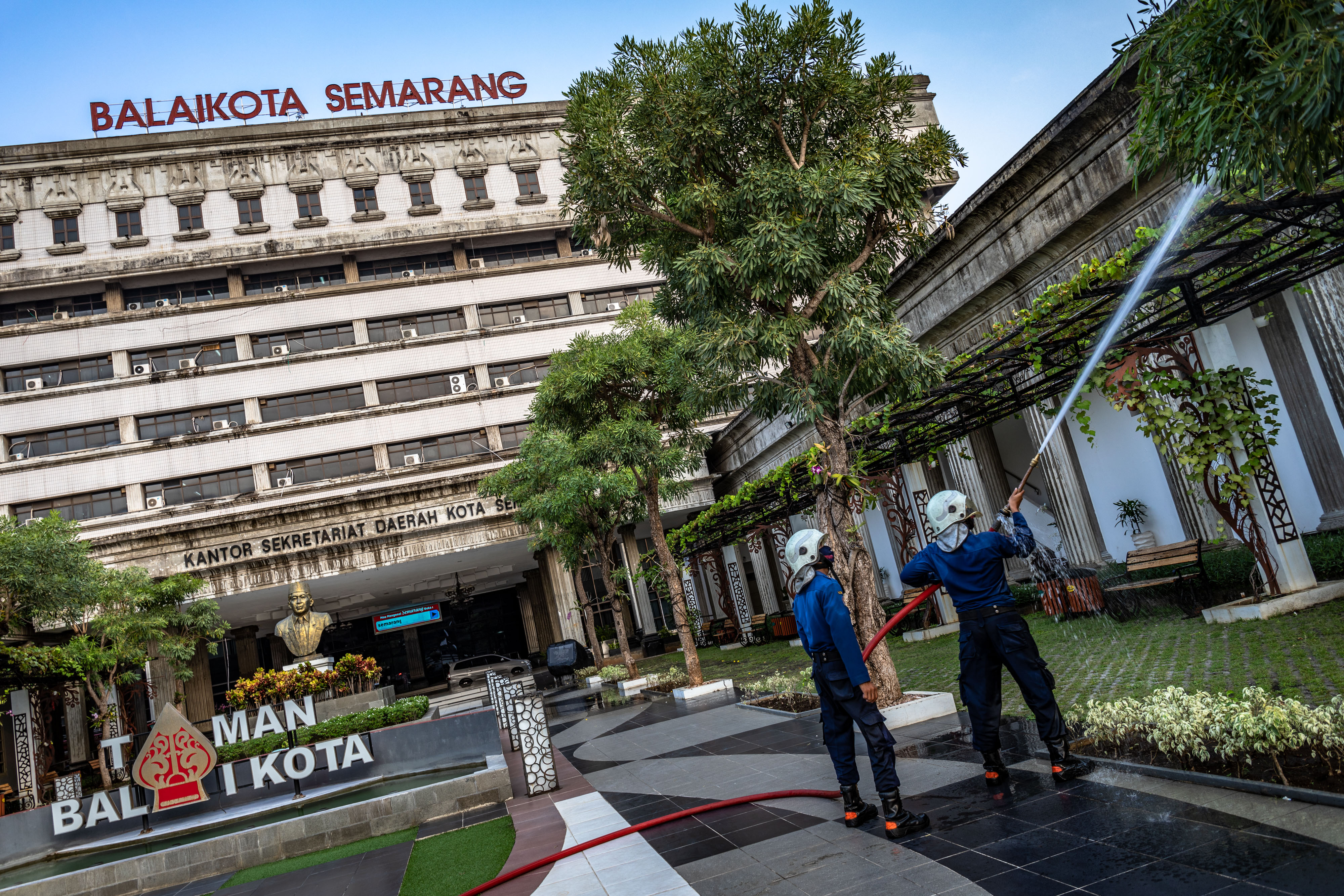 Masyarakat Diminta Waspada Klaster Kantor dan Keluarga