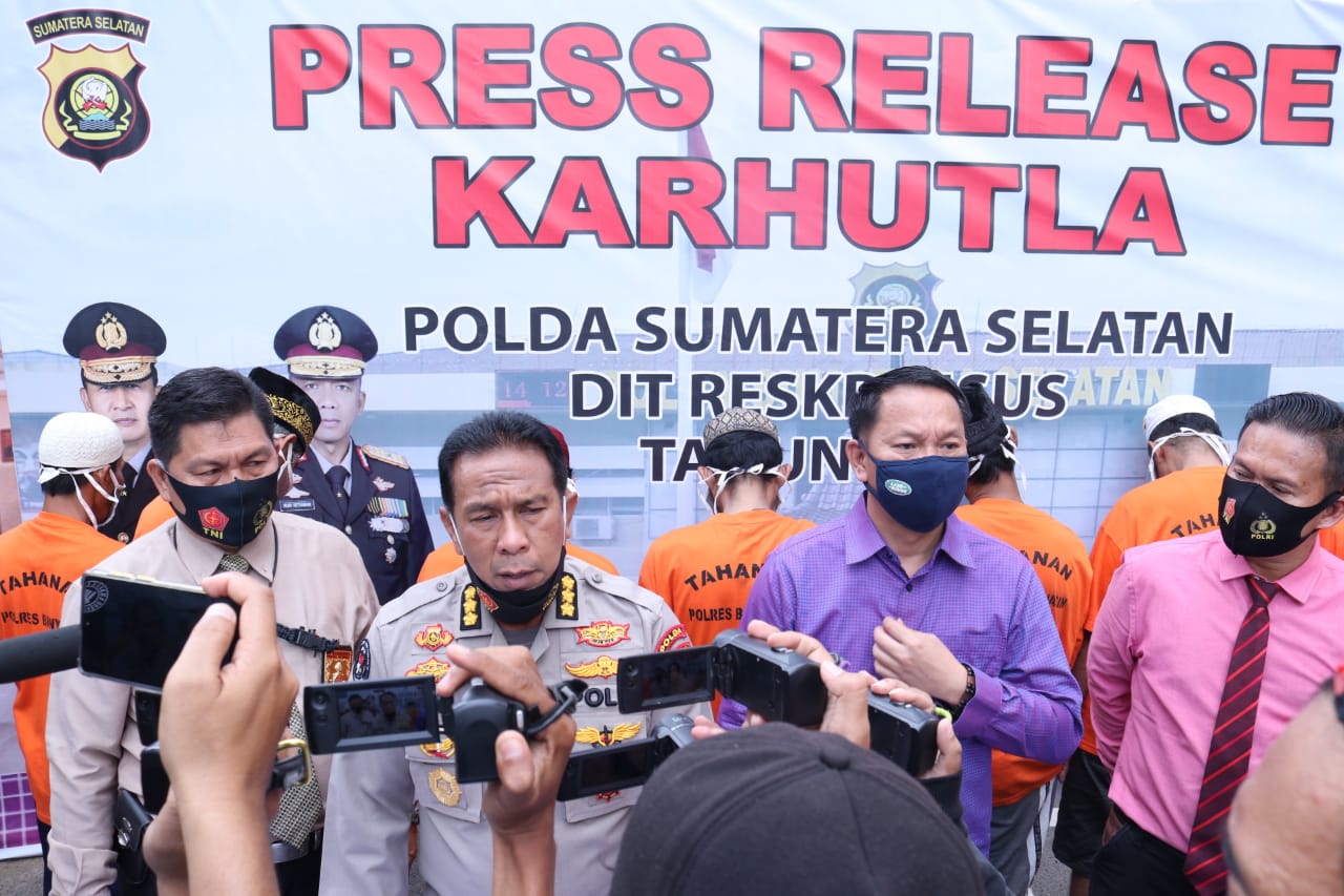 Sebanyak 22 petani yang sudah ditetapkan sebagai tersangka itu ditangkap di 20 lokasi pada Juli-Agustus, di Sumatra Selatan.