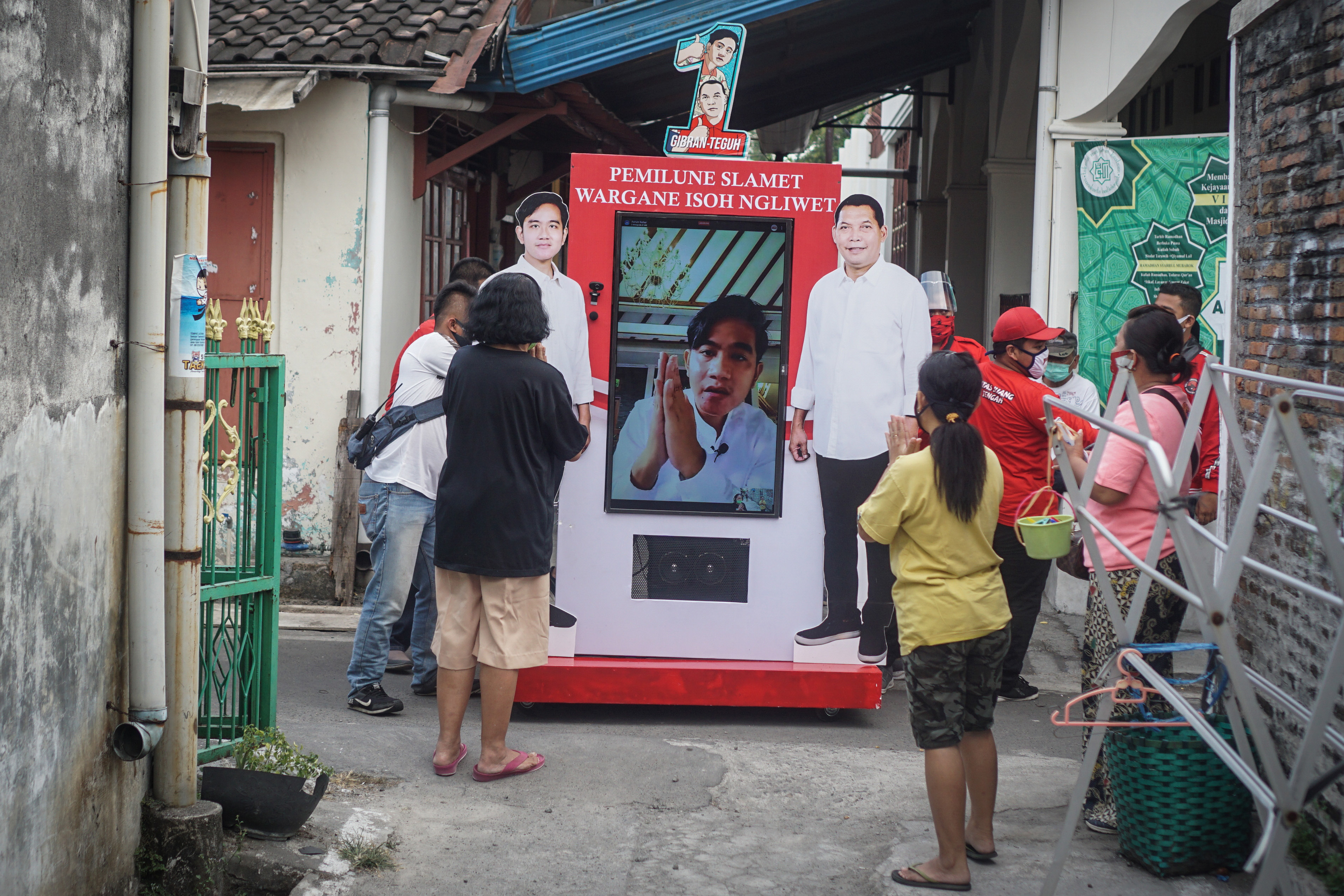 KAMPANYE BLUSUKAN DARING GIBRAN