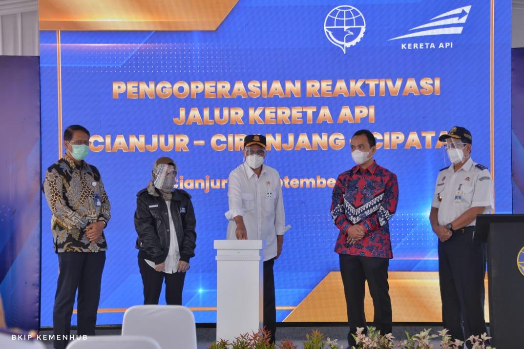 Menteri Perhubungan Budi Karya Sumadi, Senin (21/9), meresmikan pengoperasian reaktivasi jalur kereta api (KA) Cianjur-Ciranjang-Cipatat.