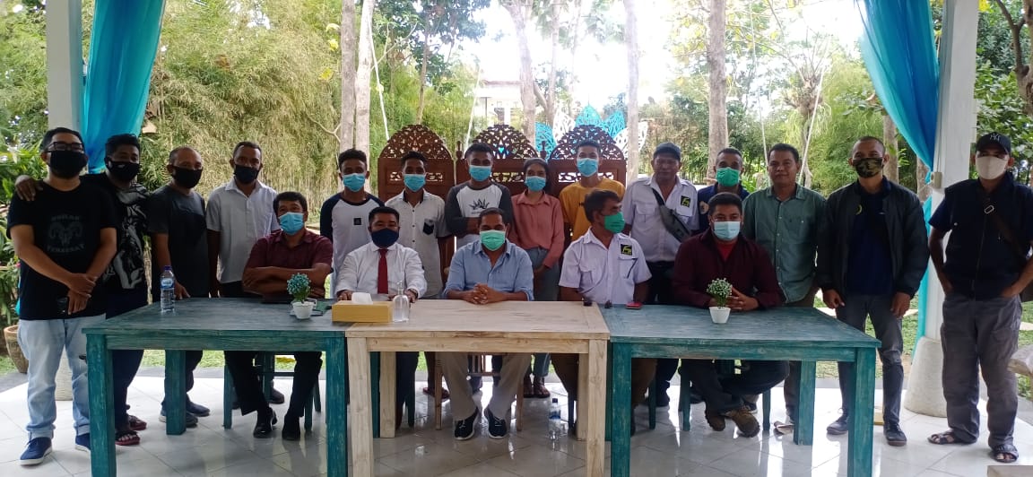 Pertemuan Bupati Flores Timur Antonius Gege Hadjon dengan warganya diduga jadi korban trafficking di Bali, Jumat