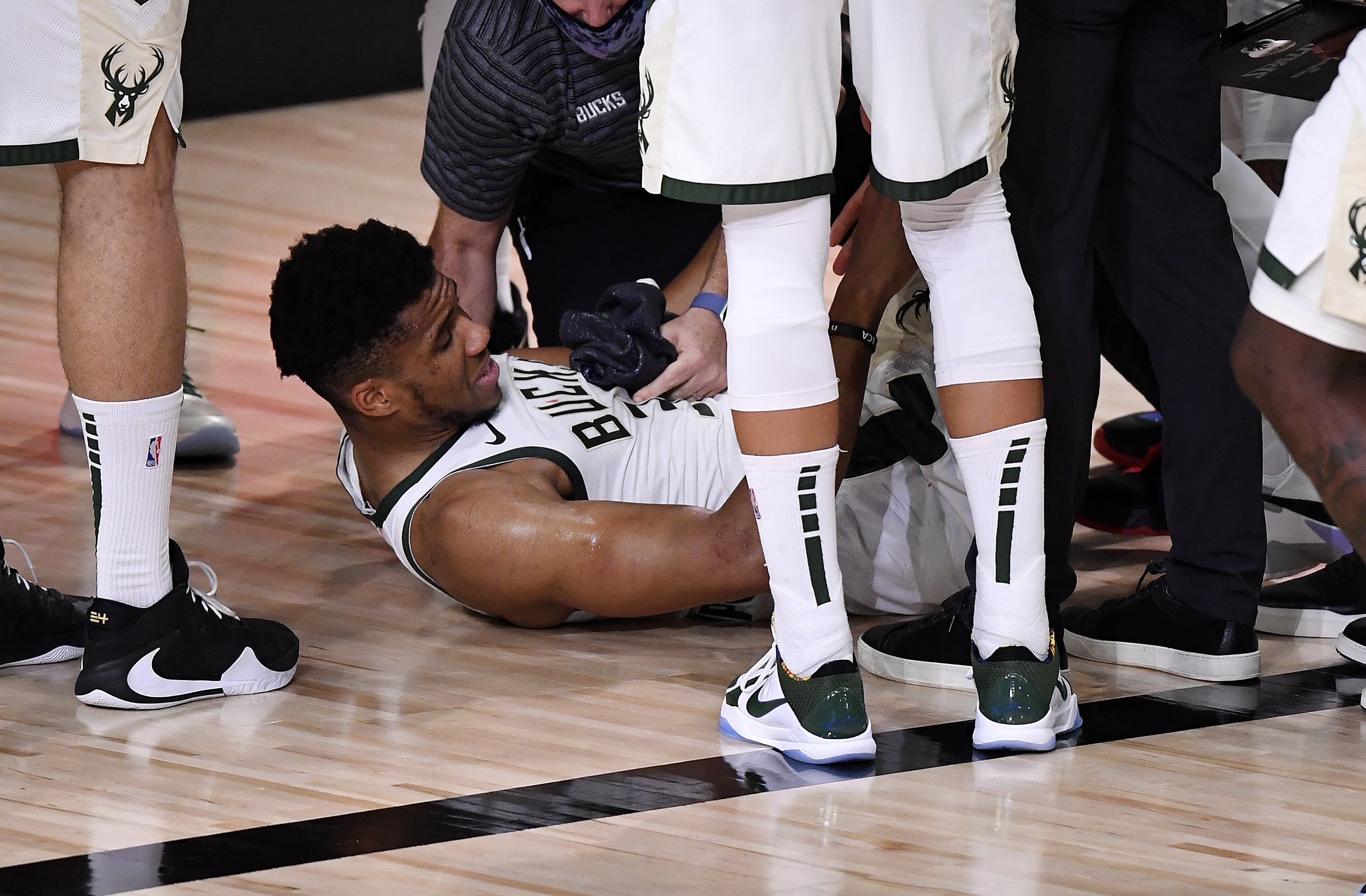 Bintang Bucks Giannis Antetokounmpo mengalami cedera di Gim 4 Semifinal Wilayah Timur Playoff NBA melawan Miami Heat.