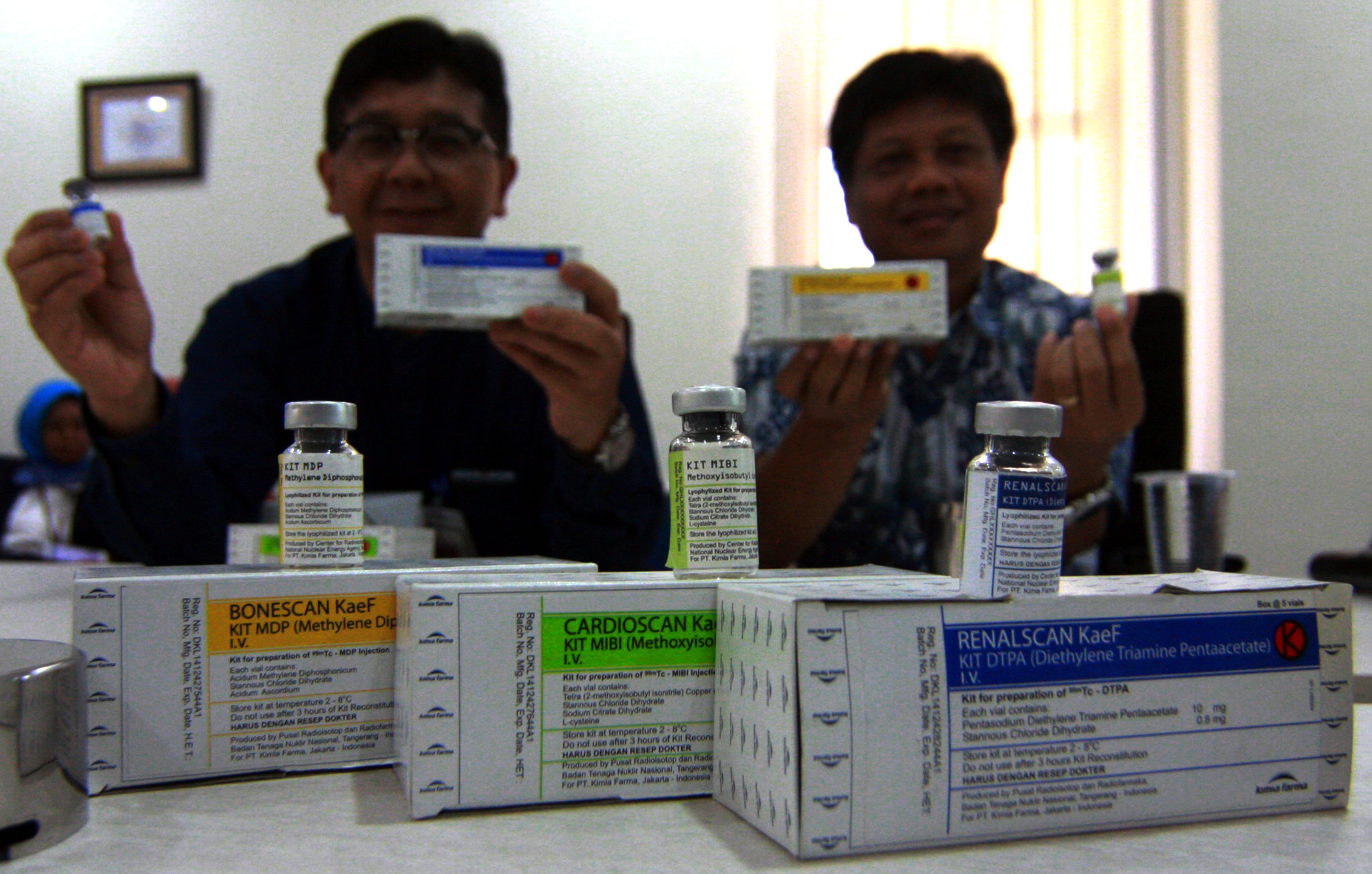 Produk farmasi Radioisotop dan Radiofarmaka yang dibuat dari teknologi nuklir di BATAN Puspiptek Serpong, Tangerang Selatan, Banten, 