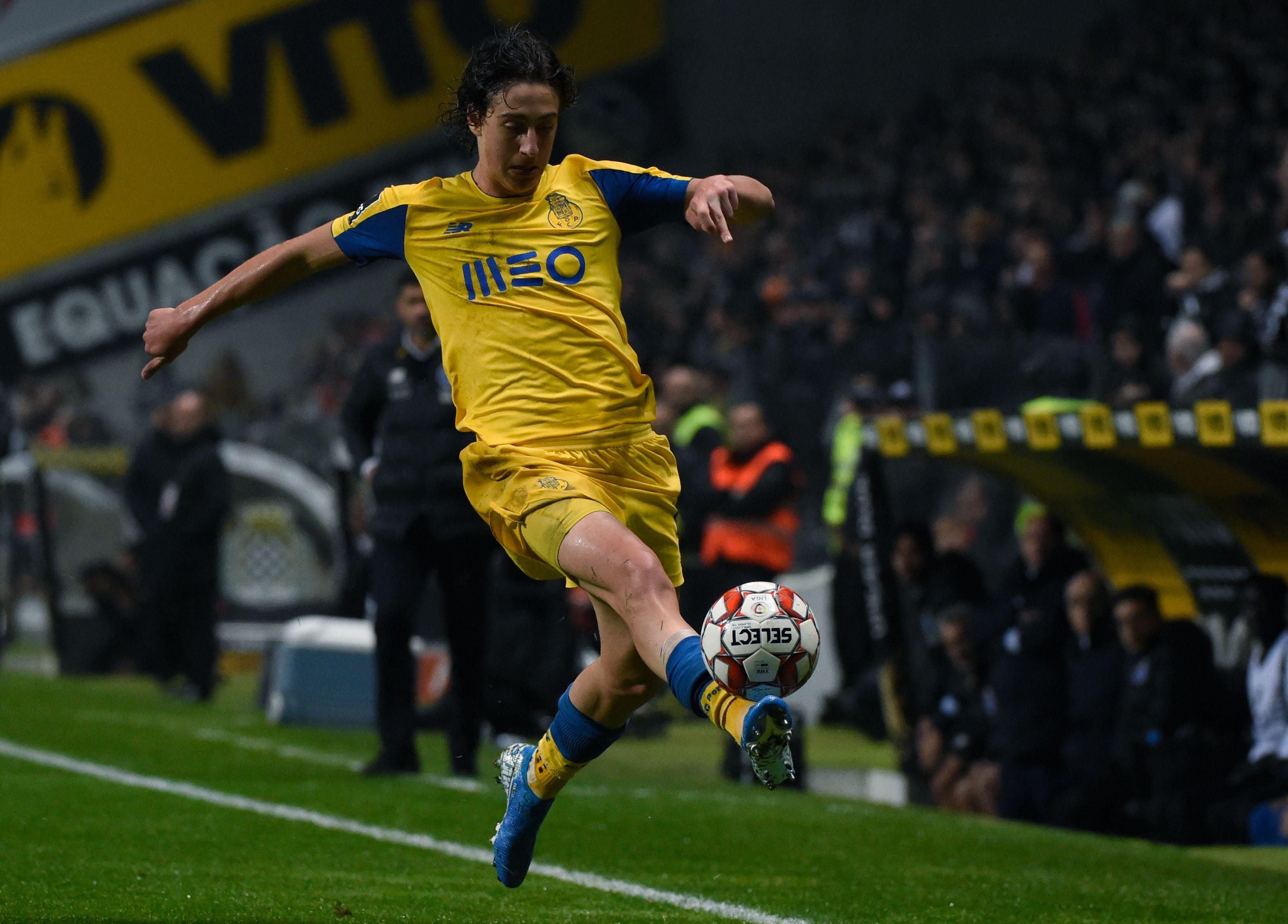 Fabio Silva resmi pindah dari Porto ke  Wolverhampton dengan nilai transfer sebesar 40 juta euro dan dianggap memecahkan rekor transfer.