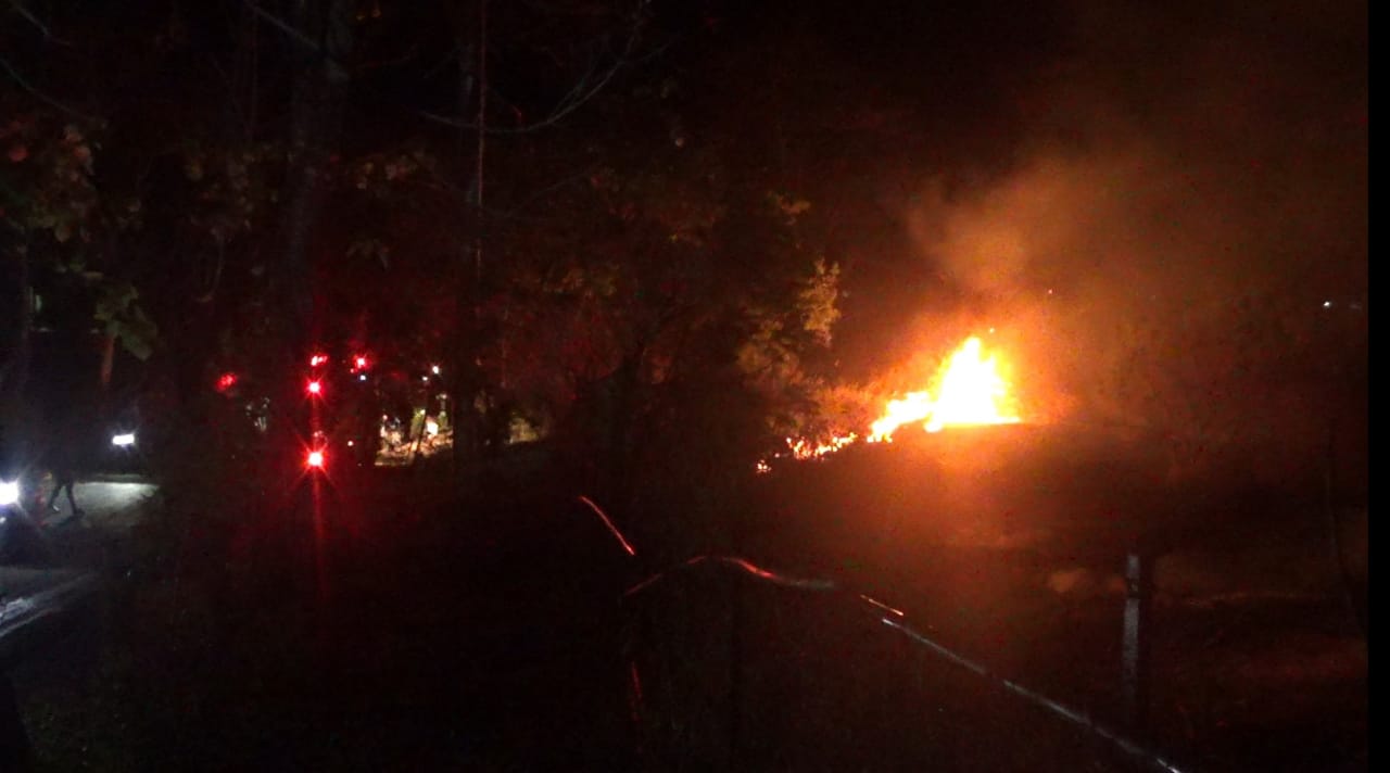 Kebakaran di lahan milik kampus Politeknik Chirsto Re Maumere.