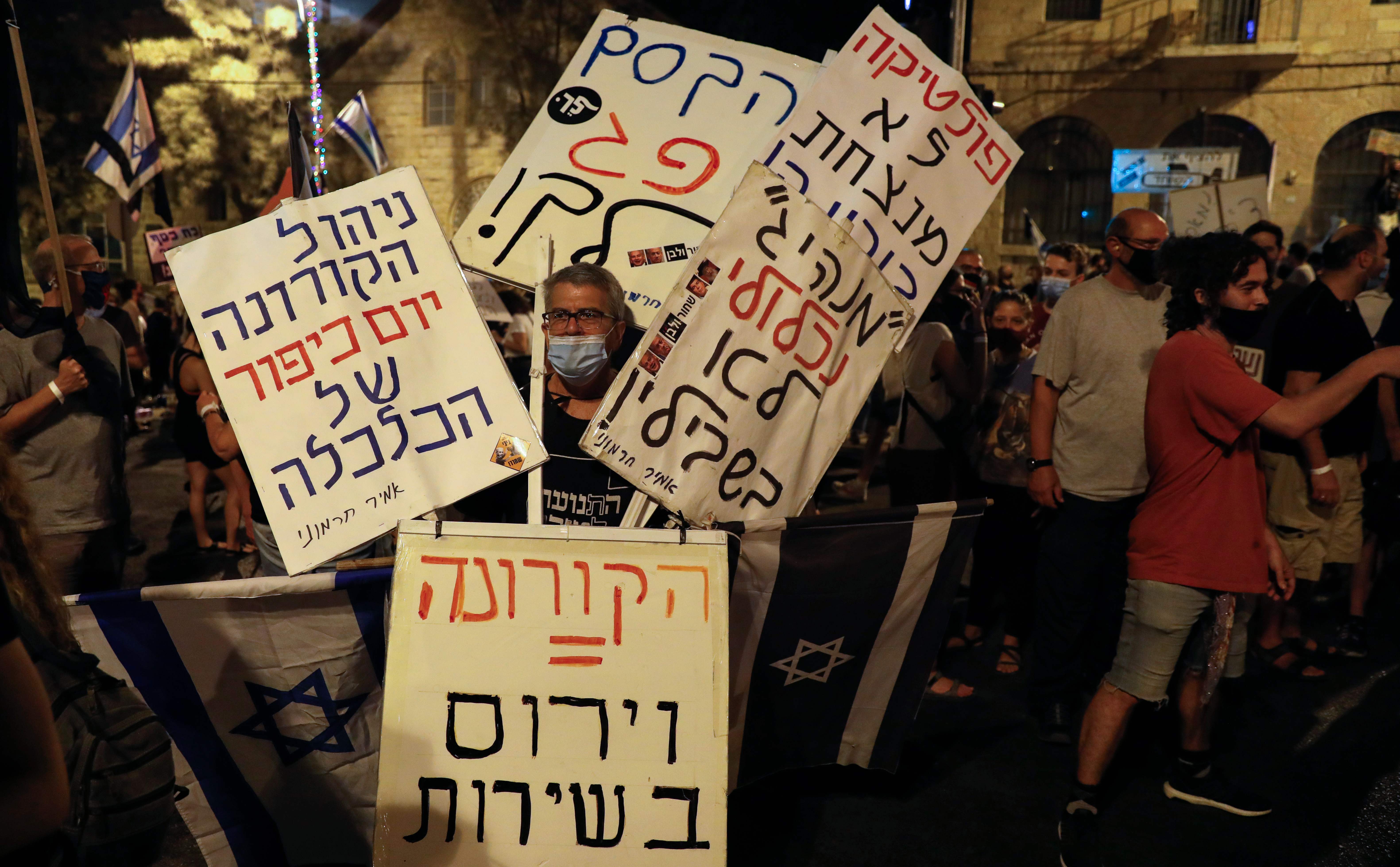 Aksi demonstrasi di luar kediaman Perdana Menteri Israel Benjamin Netanyahu di Jerusalem.