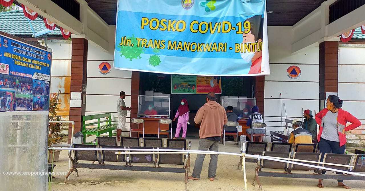 Posko Covid-19 didirikan di tempat keluar masuk Kabupaten Bintuni, Papua Barat.