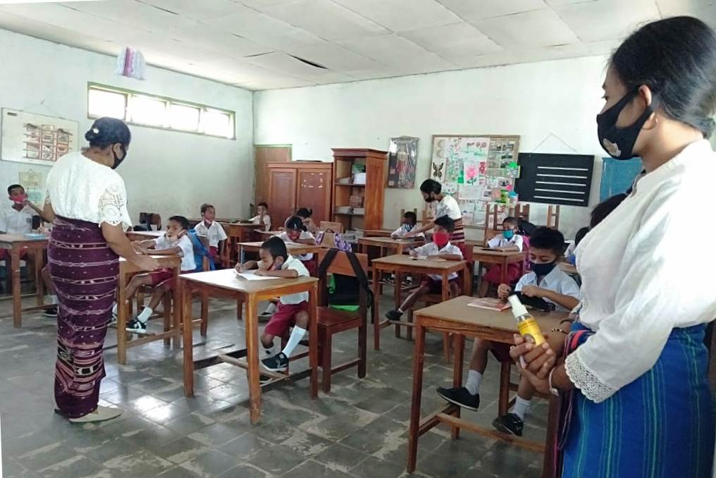 Suasana belajar tatap muka di salah satu dari empat SD di Lembata.