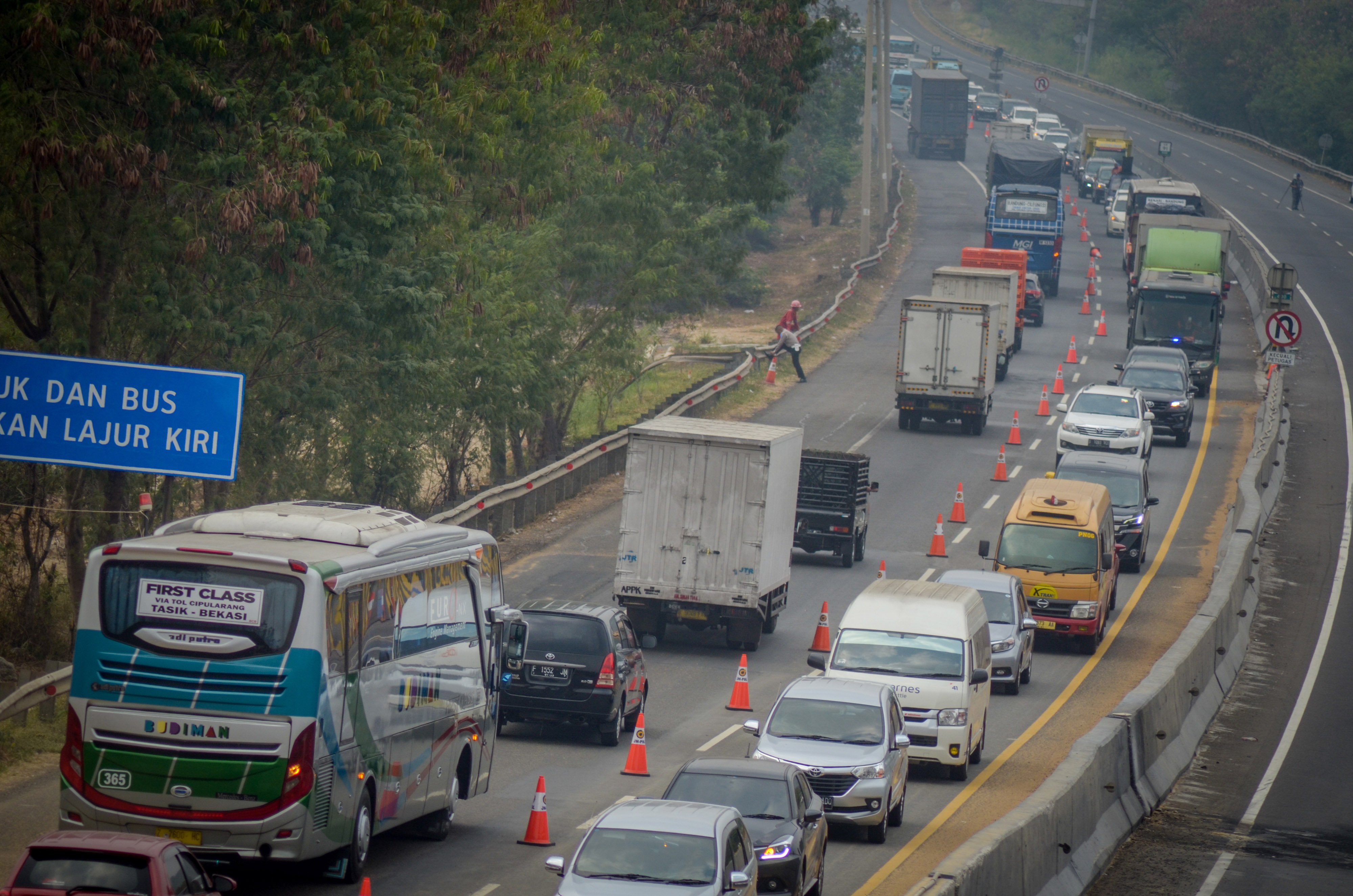 Kendaraan di Tol CIpularang