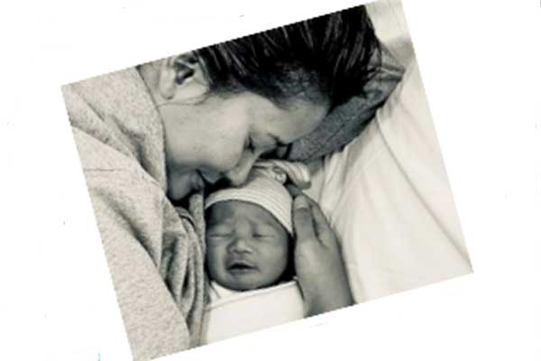 Aktris dan musikus Titi Rajo Bintang