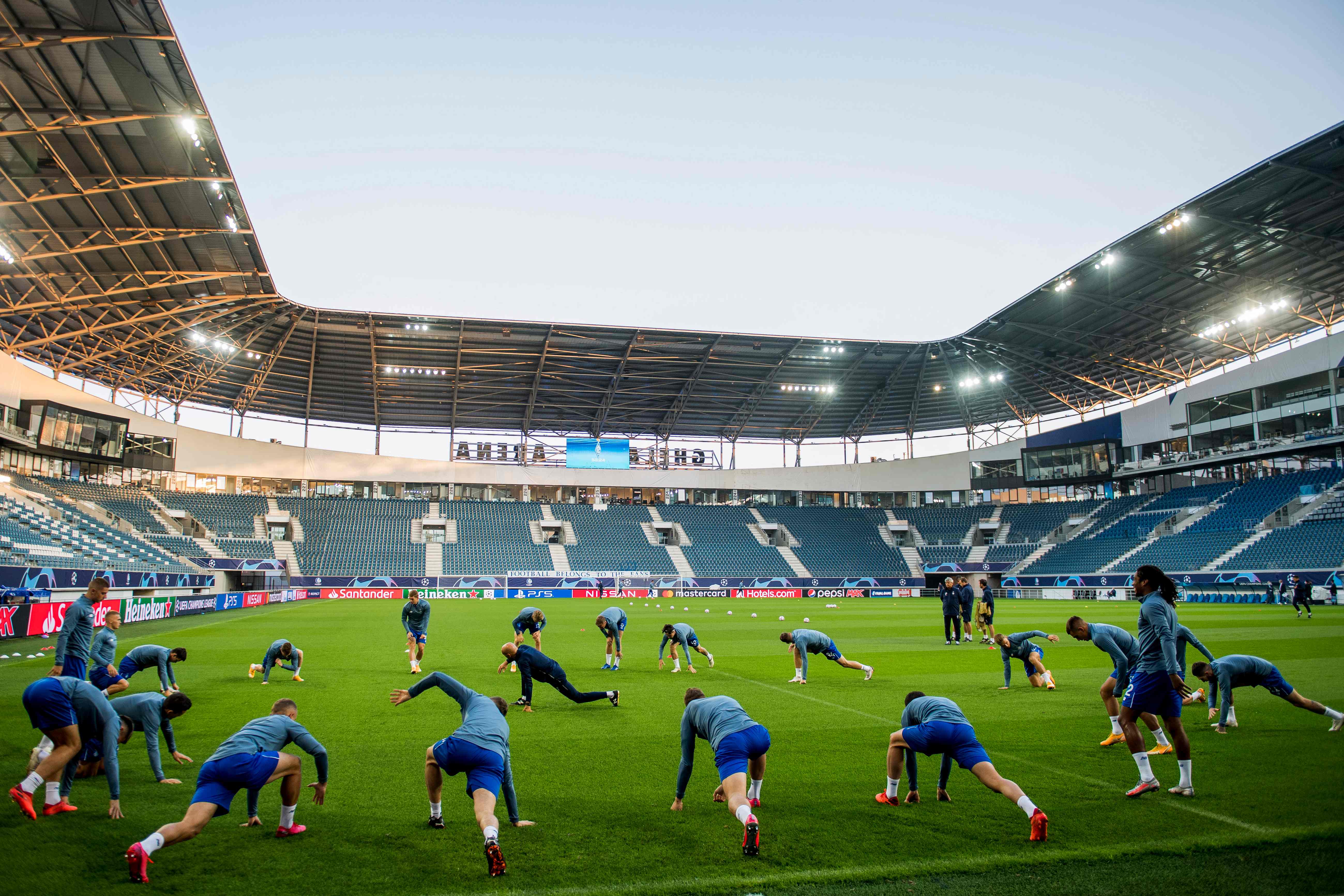 Para pemain Dynamo Kiev sedang berlatih menghadapi Liga Champions