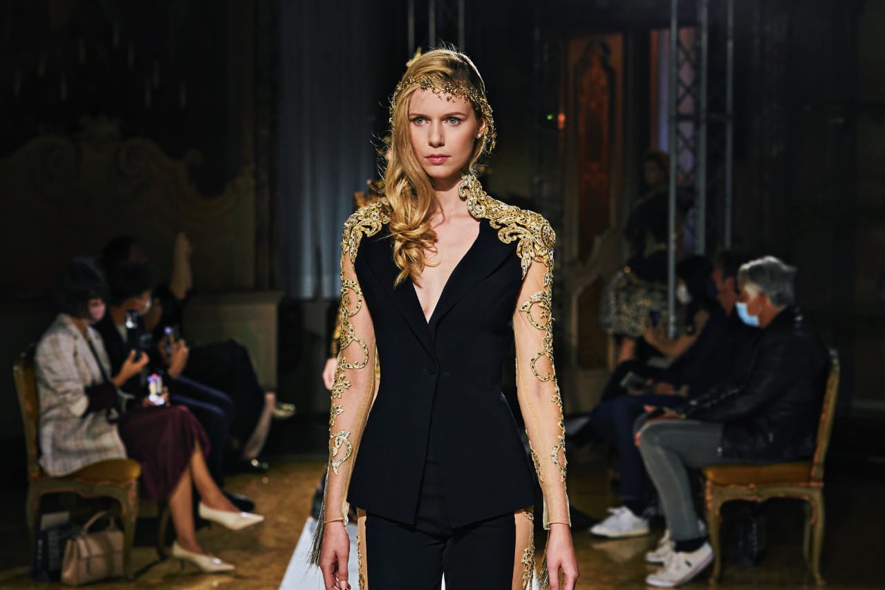 Salah satu karya Maquinn Couture. Label adibusana asal Surabaya ini akan tampil di Milan Fashion Week 2020.