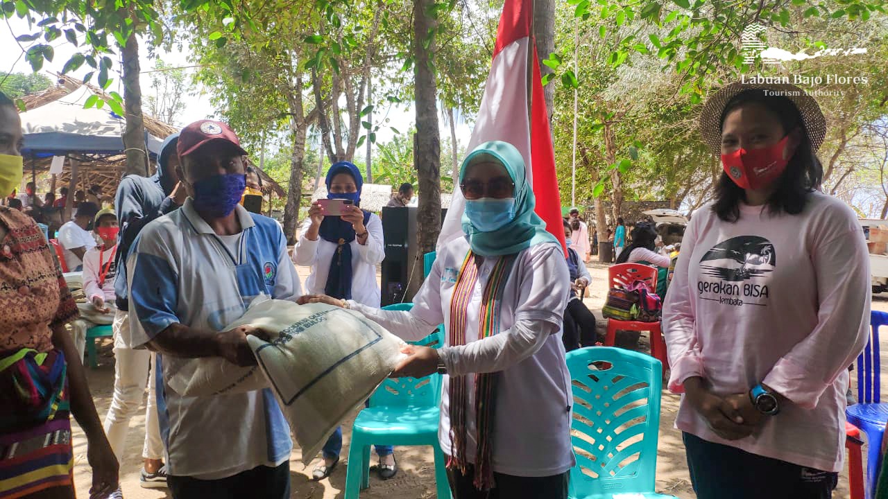 Badan Otorita Pariwisata Labuan Bajo Flores (BOPLBF) menggelar pelatihan pengolahan makanan siap saji dan packaging (pengemasan). 