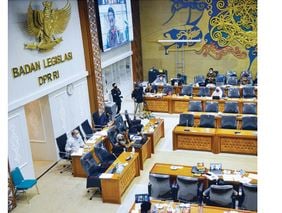 Badan Legislasi DPR RI menggelar rapat Rancangan Undang-Undang Omnibus Law Cipta Kerja (Ciptaker) di kompleks parlemen, Senayan, Jakarta