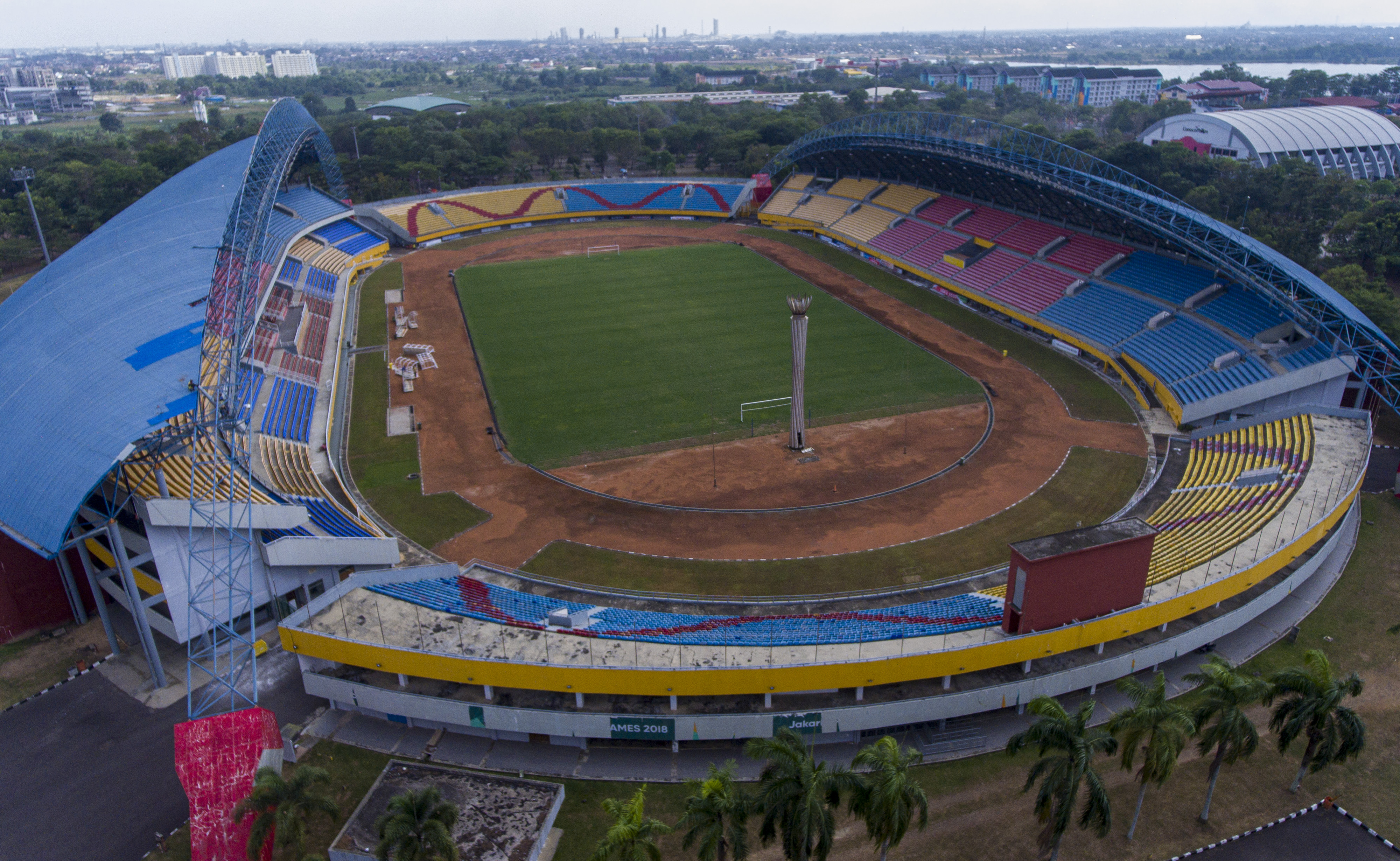 Foto udara Stadion Gelora Sriwijaya Jakabaring di Palembang, Sumatra Selatan.